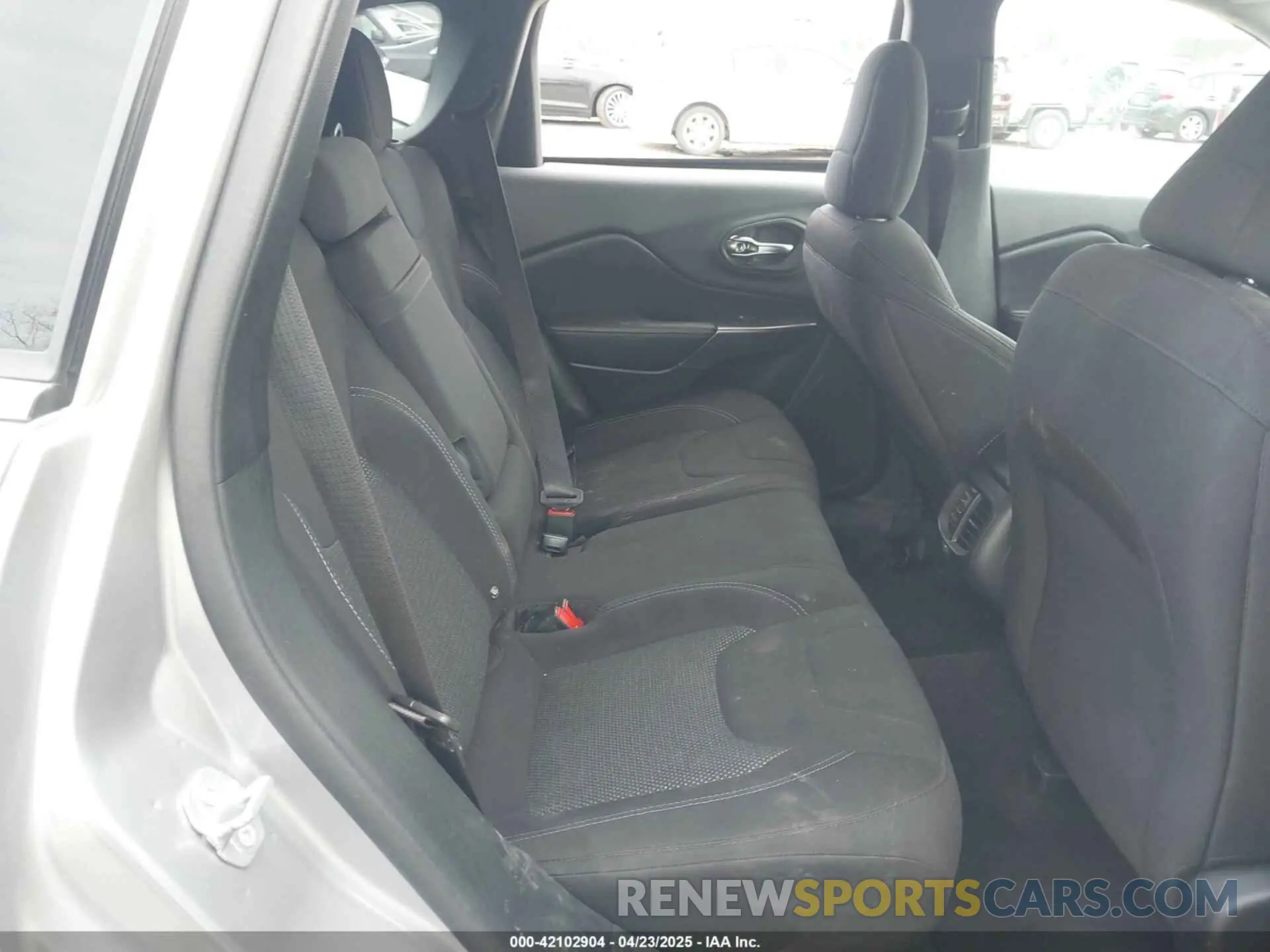 8 Photograph of a damaged car 1C4PJLCB6KD159997 JEEP CHEROKEE 2019