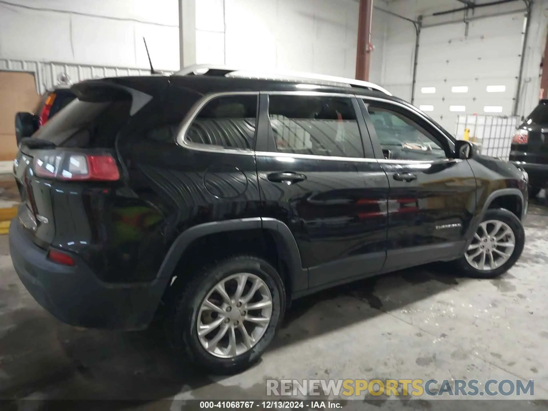 13 Photograph of a damaged car 1C4PJLCB6KD171244 JEEP CHEROKEE 2019
