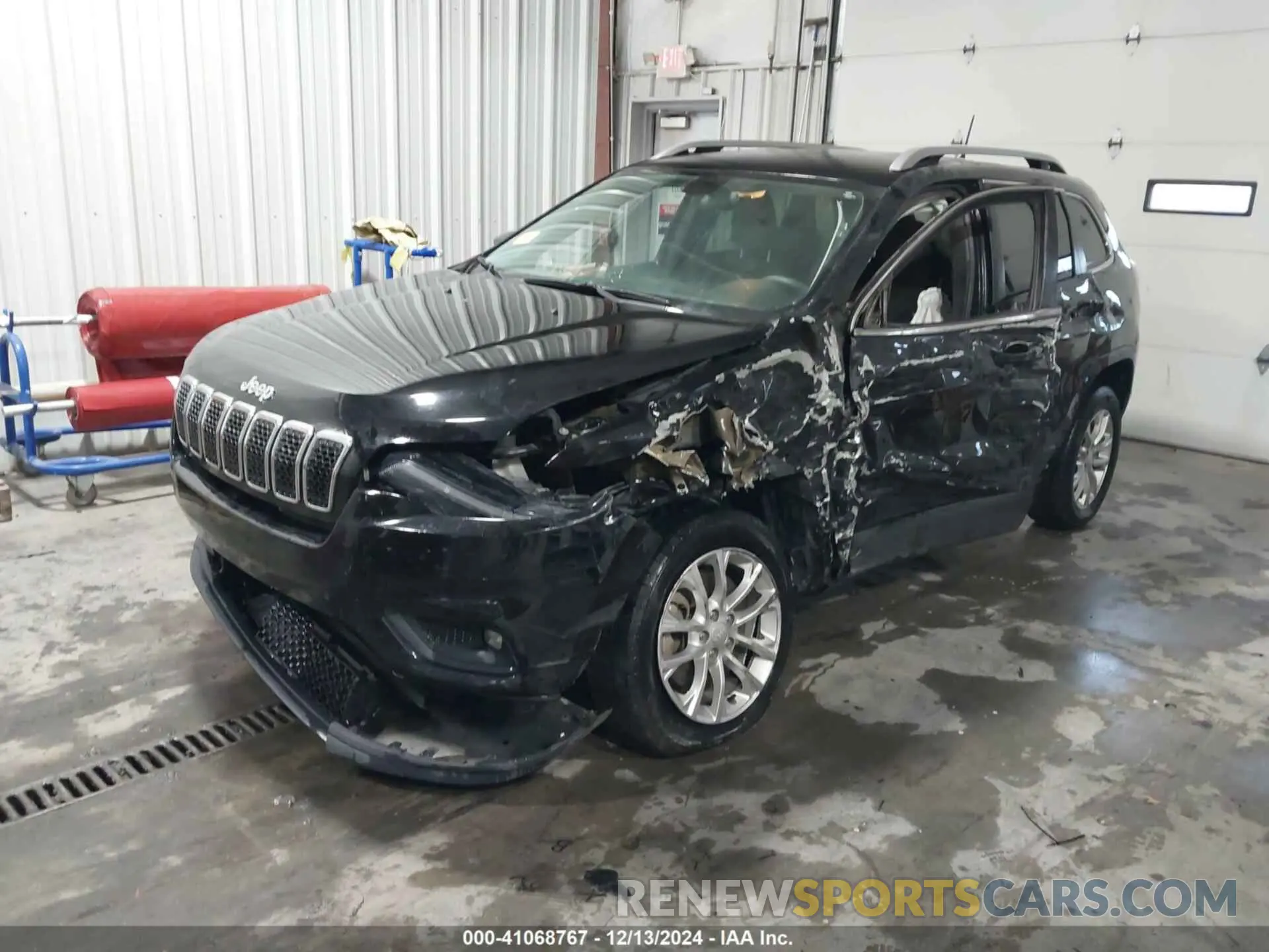 2 Photograph of a damaged car 1C4PJLCB6KD171244 JEEP CHEROKEE 2019