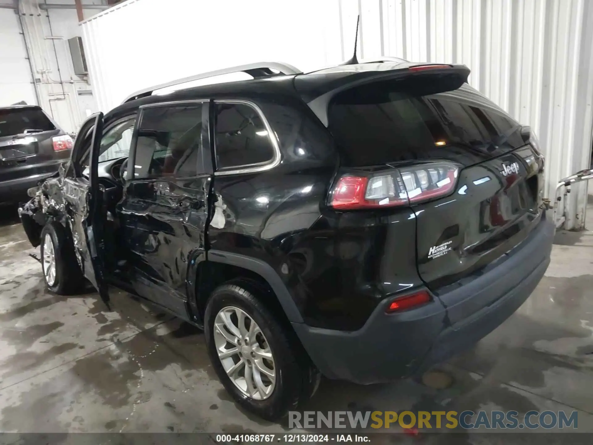 3 Photograph of a damaged car 1C4PJLCB6KD171244 JEEP CHEROKEE 2019