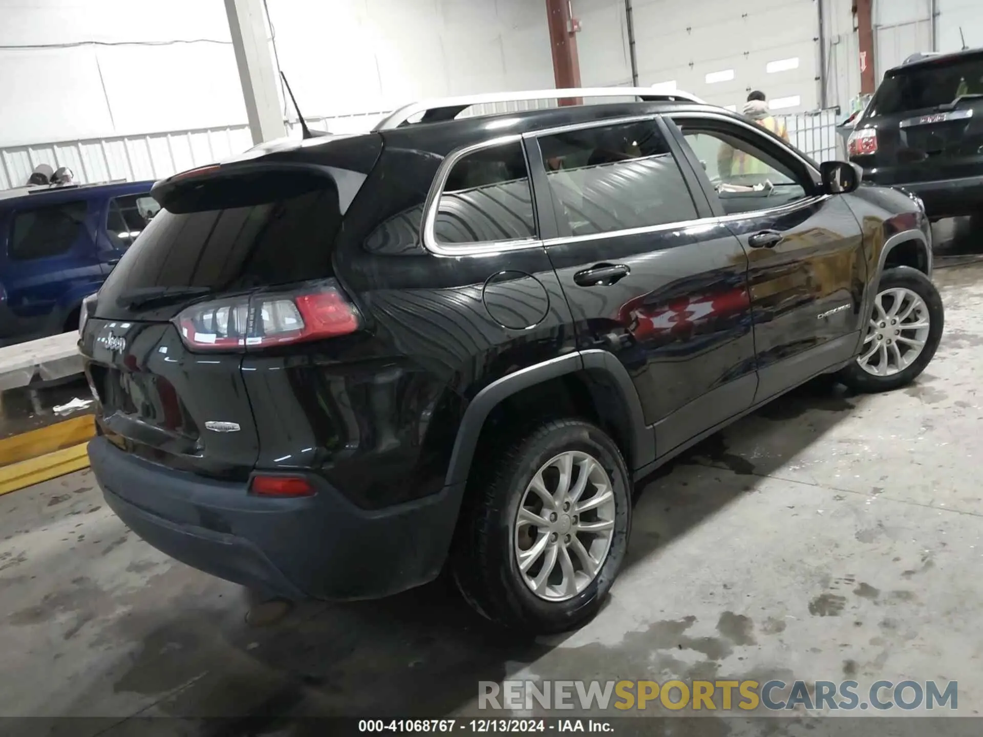 4 Photograph of a damaged car 1C4PJLCB6KD171244 JEEP CHEROKEE 2019
