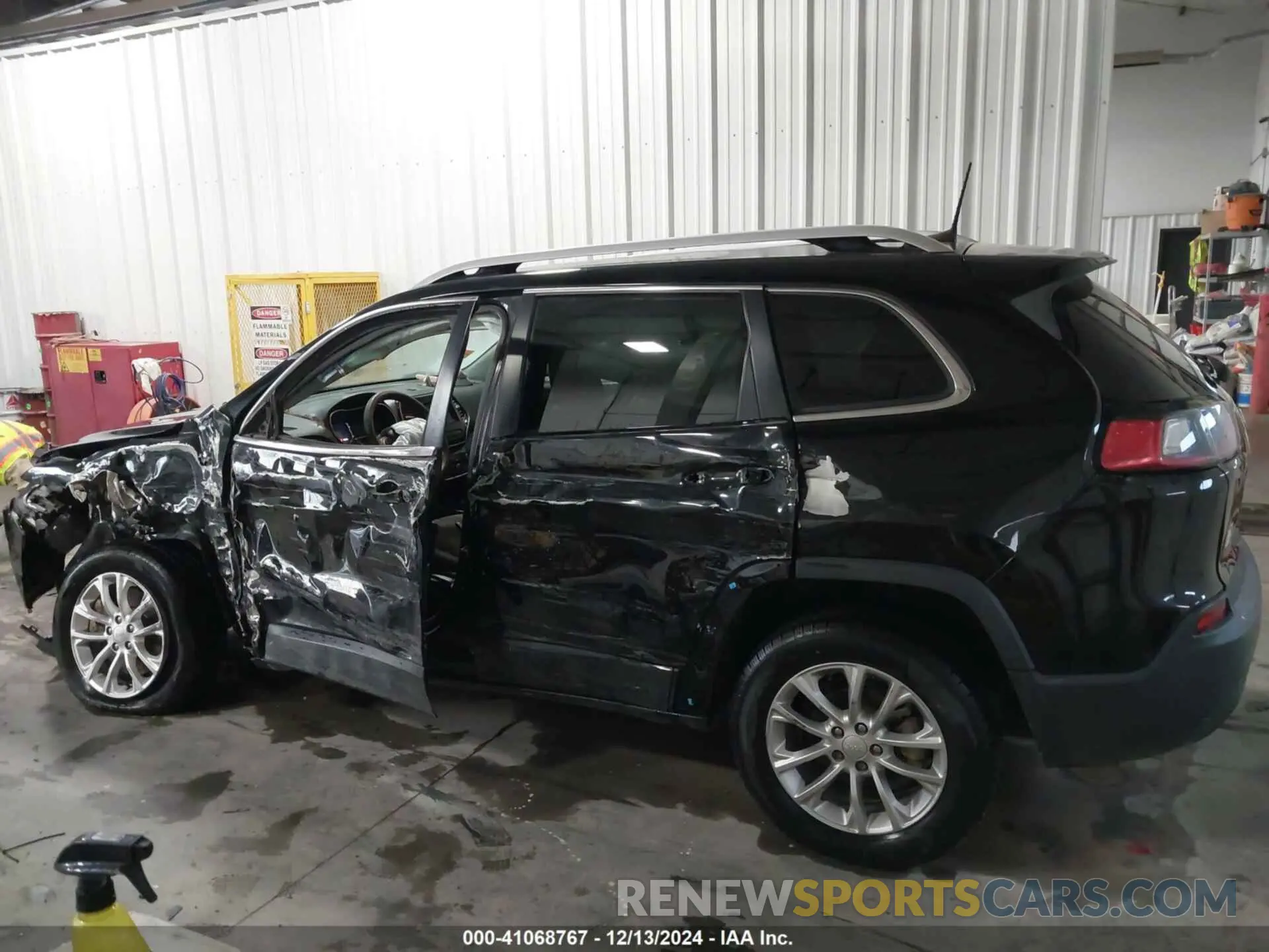 6 Photograph of a damaged car 1C4PJLCB6KD171244 JEEP CHEROKEE 2019