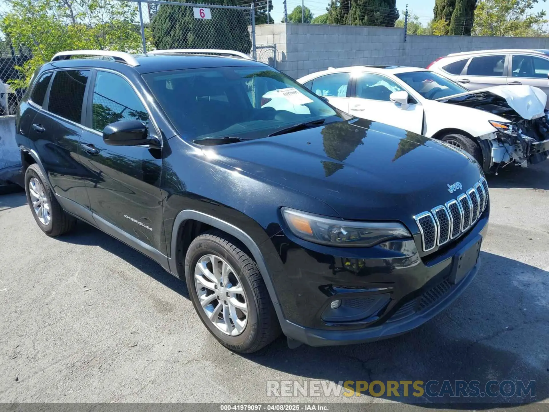 1 Photograph of a damaged car 1C4PJLCB6KD171468 JEEP CHEROKEE 2019