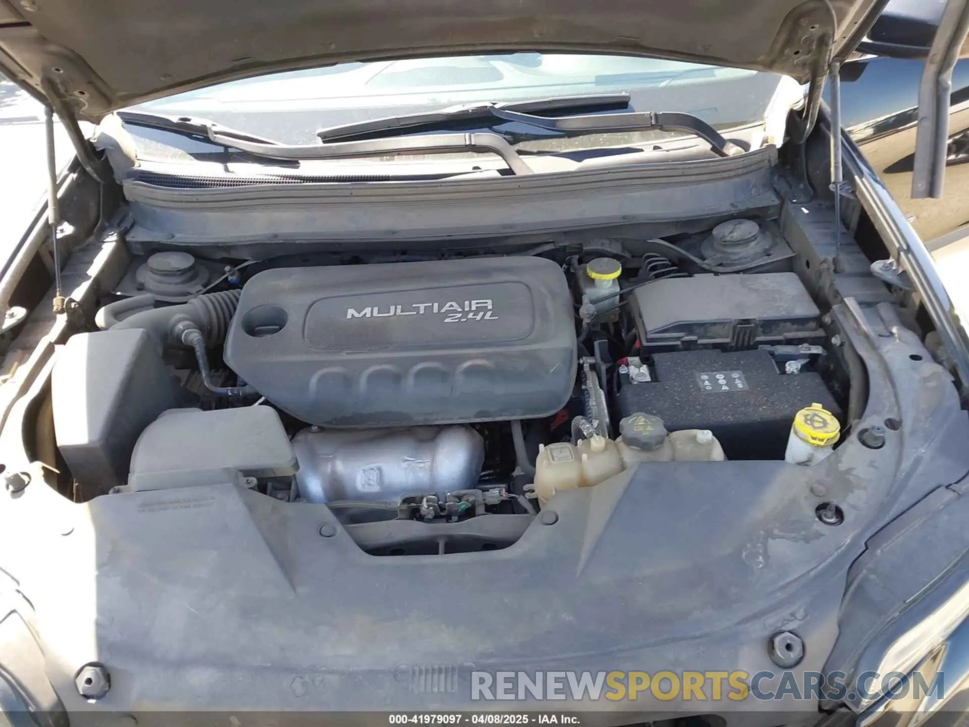 10 Photograph of a damaged car 1C4PJLCB6KD171468 JEEP CHEROKEE 2019
