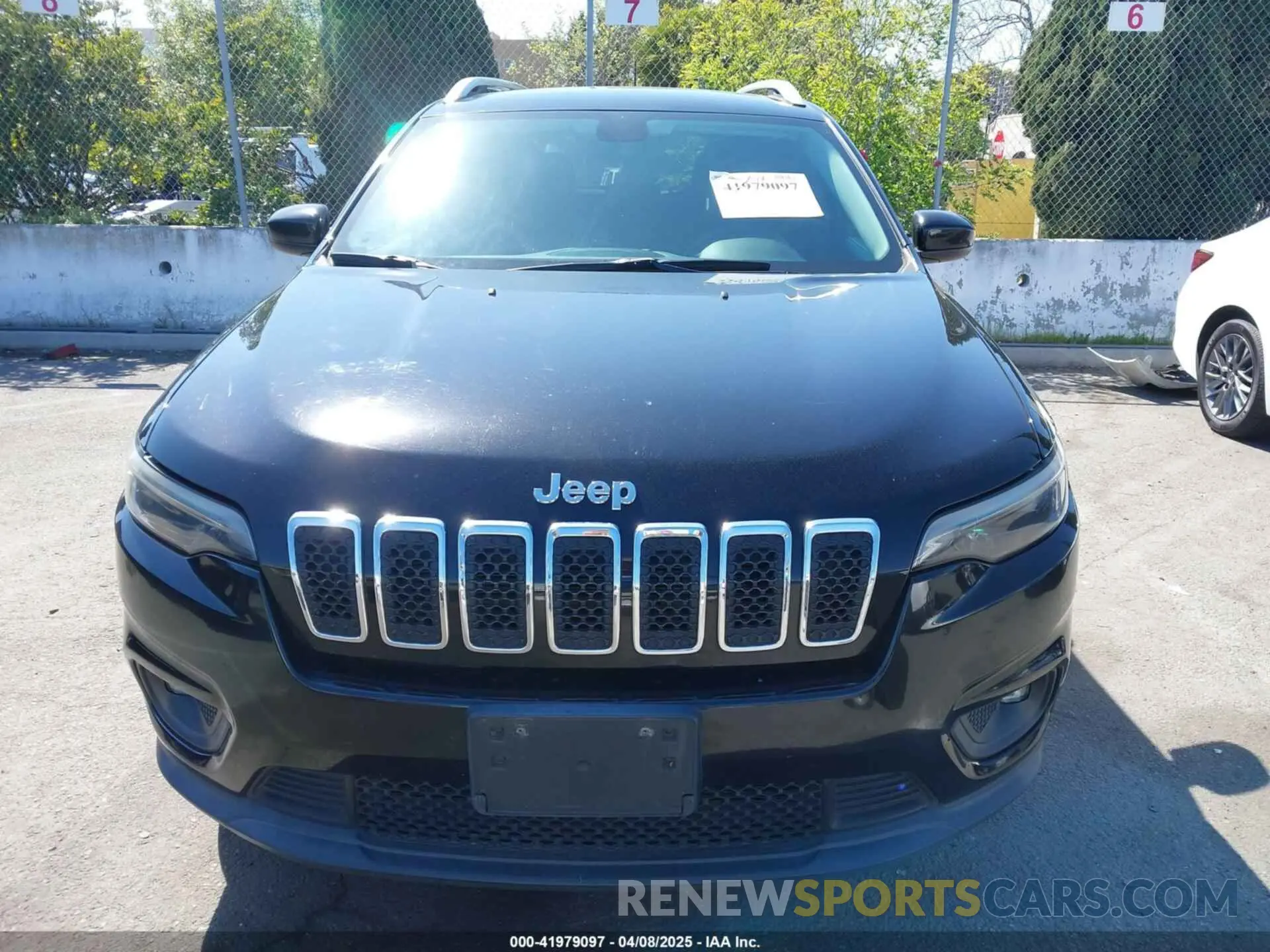 13 Photograph of a damaged car 1C4PJLCB6KD171468 JEEP CHEROKEE 2019