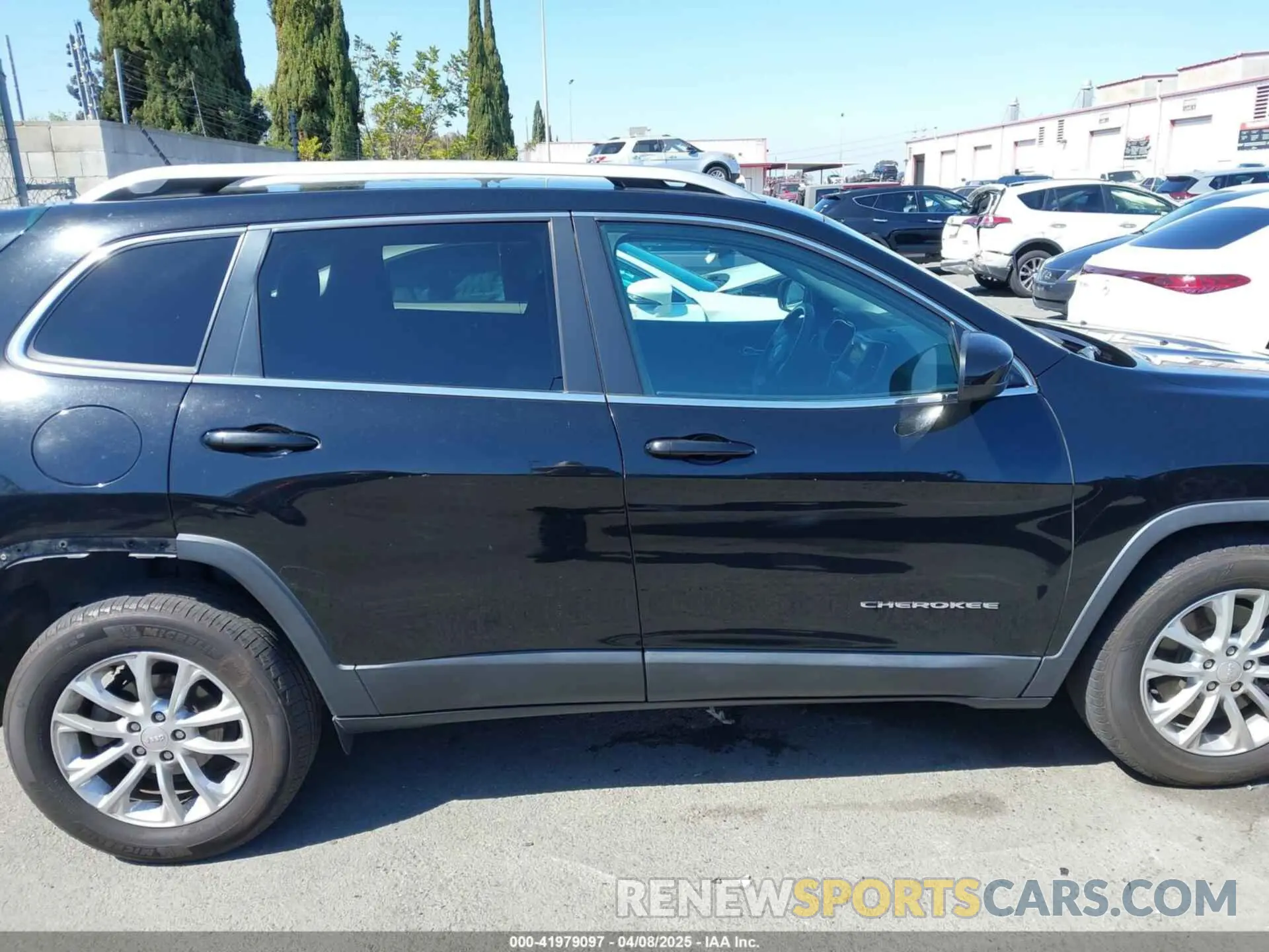 14 Photograph of a damaged car 1C4PJLCB6KD171468 JEEP CHEROKEE 2019