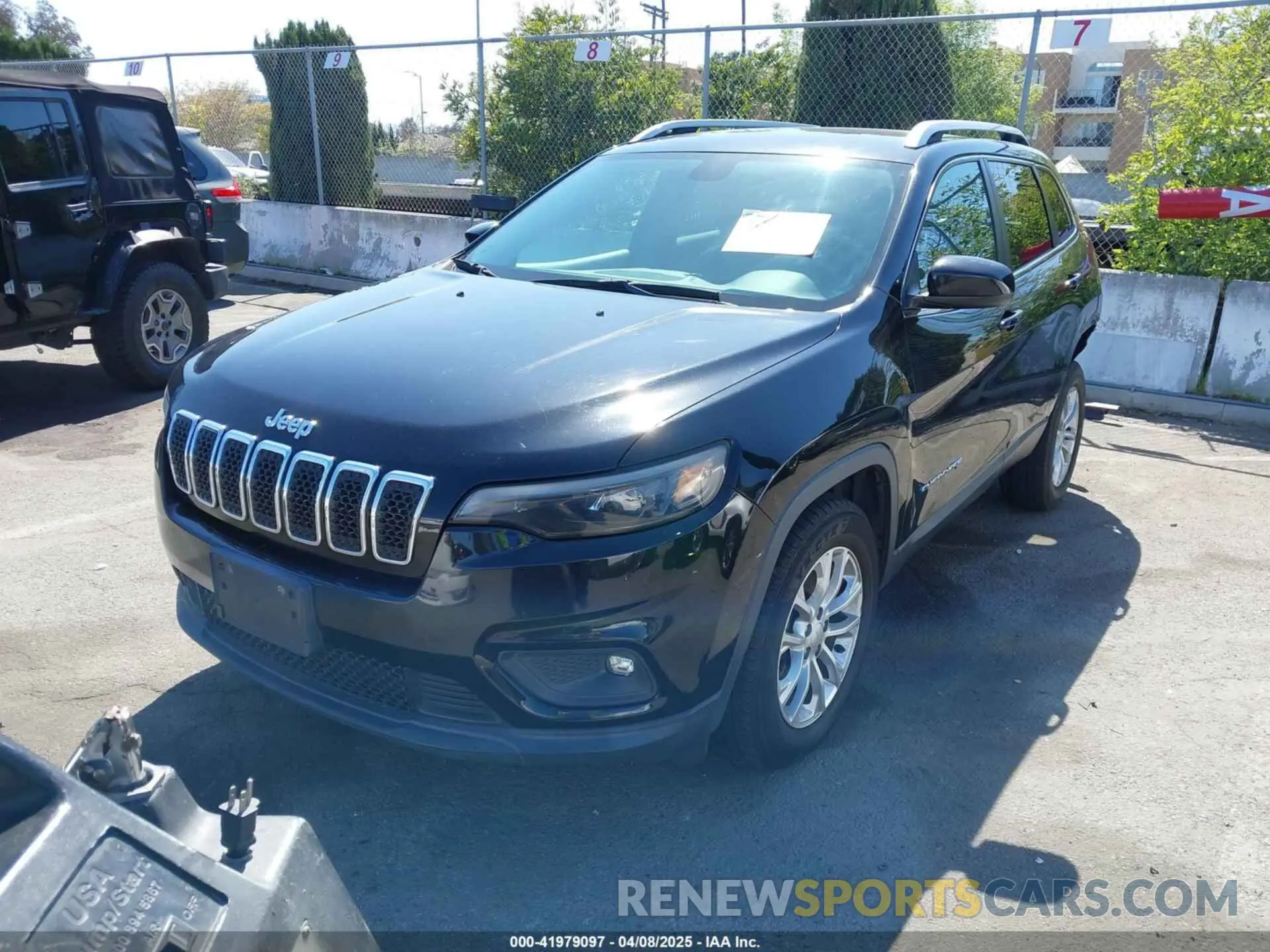 2 Photograph of a damaged car 1C4PJLCB6KD171468 JEEP CHEROKEE 2019