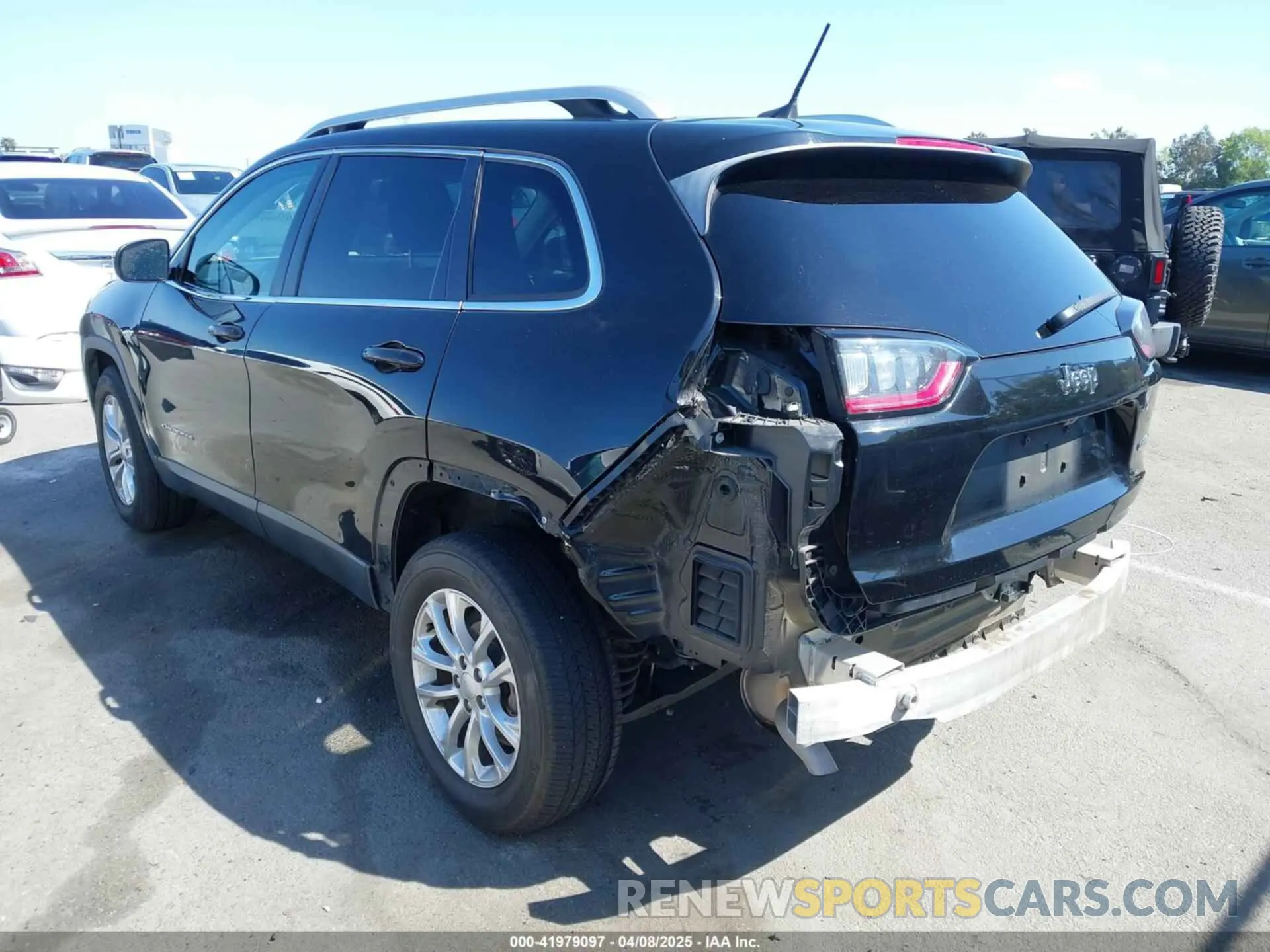 3 Photograph of a damaged car 1C4PJLCB6KD171468 JEEP CHEROKEE 2019