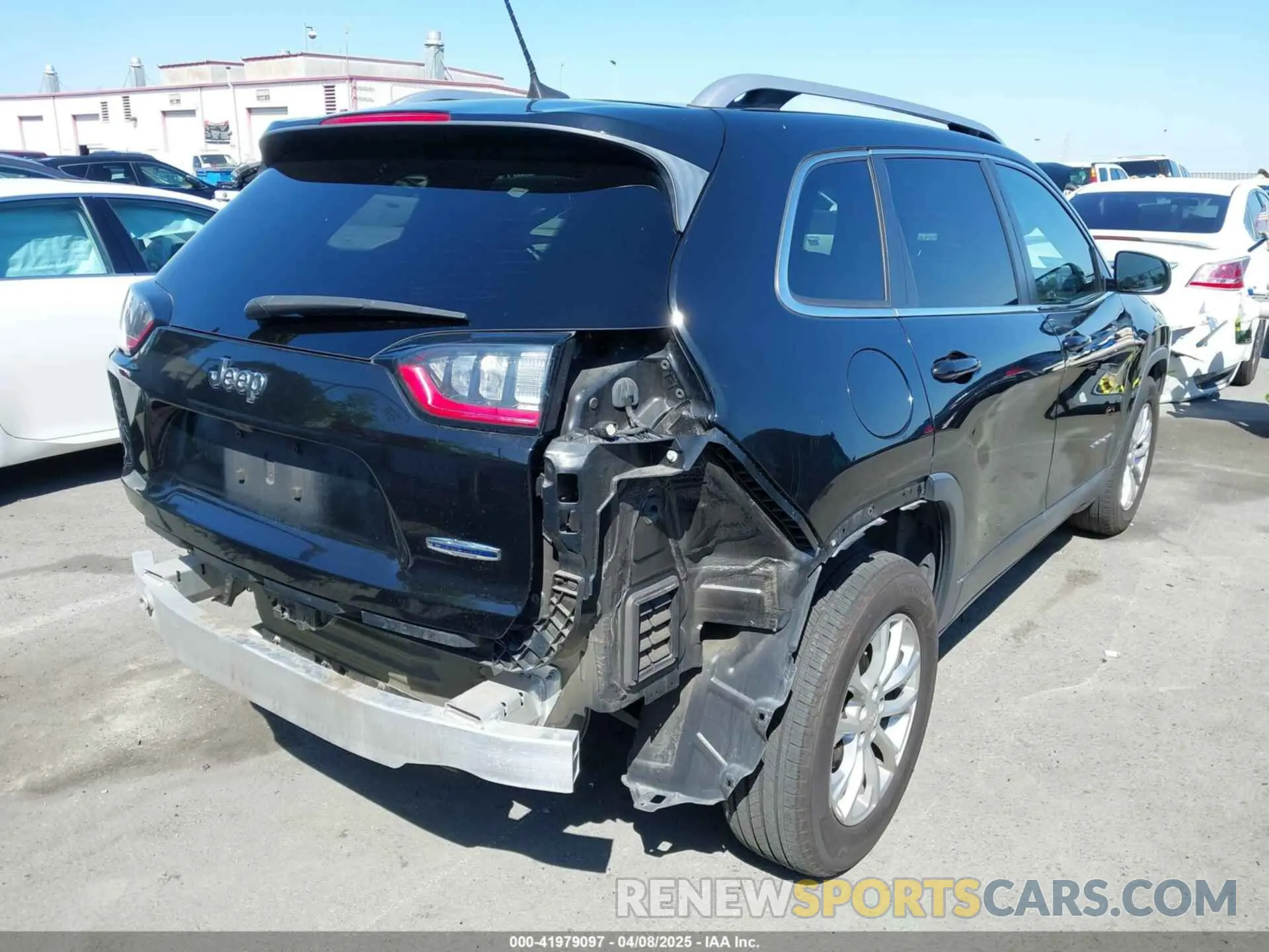 4 Photograph of a damaged car 1C4PJLCB6KD171468 JEEP CHEROKEE 2019