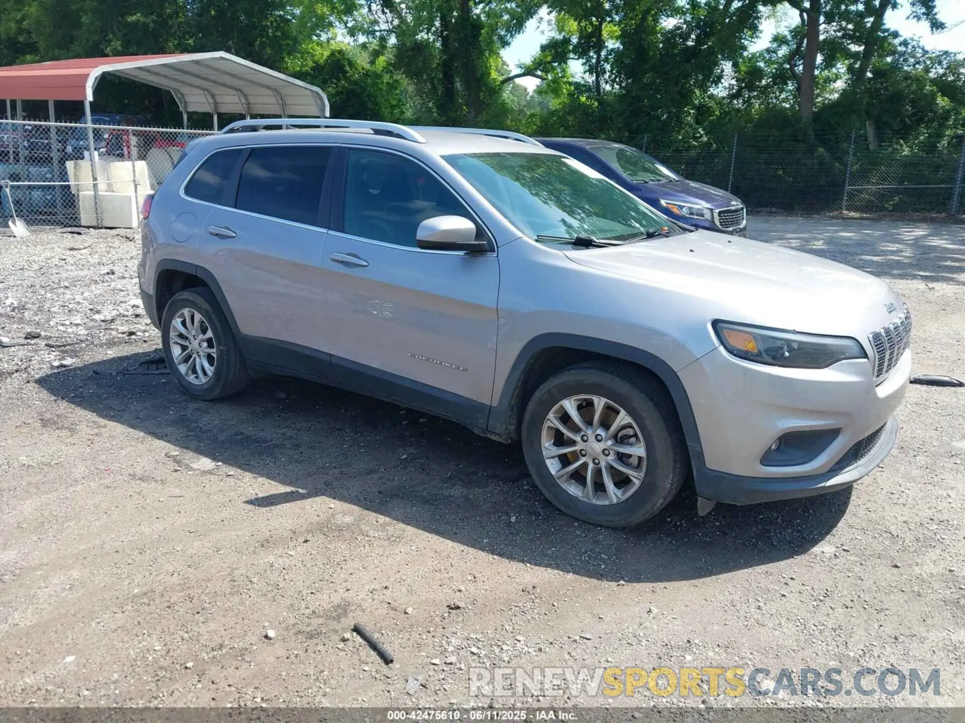 1 Photograph of a damaged car 1C4PJLCB6KD220278 JEEP CHEROKEE 2019