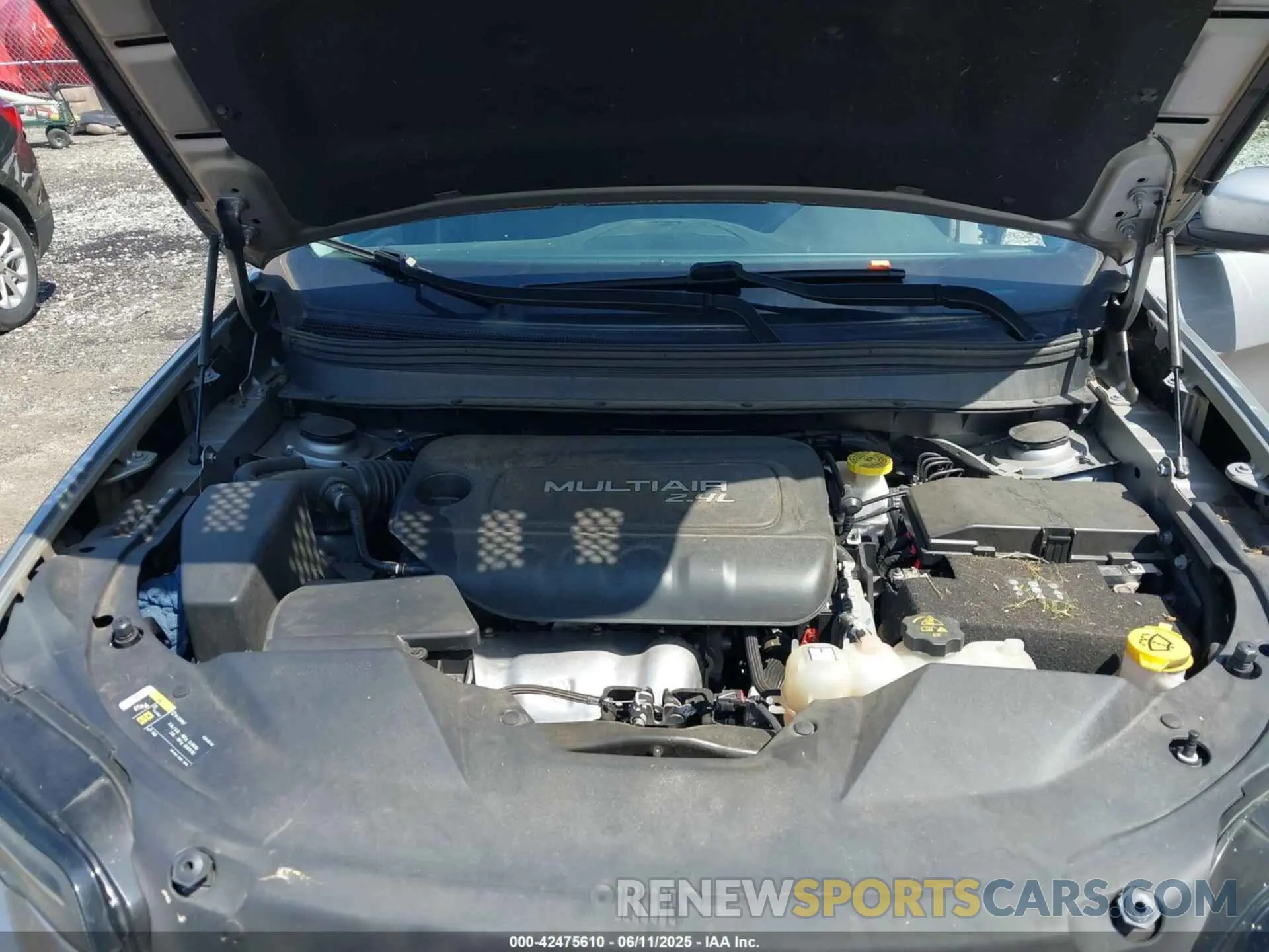 10 Photograph of a damaged car 1C4PJLCB6KD220278 JEEP CHEROKEE 2019