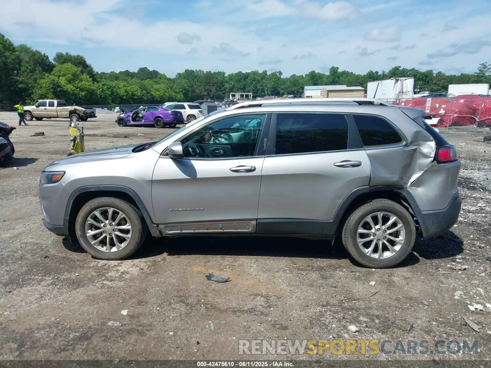 14 Photograph of a damaged car 1C4PJLCB6KD220278 JEEP CHEROKEE 2019