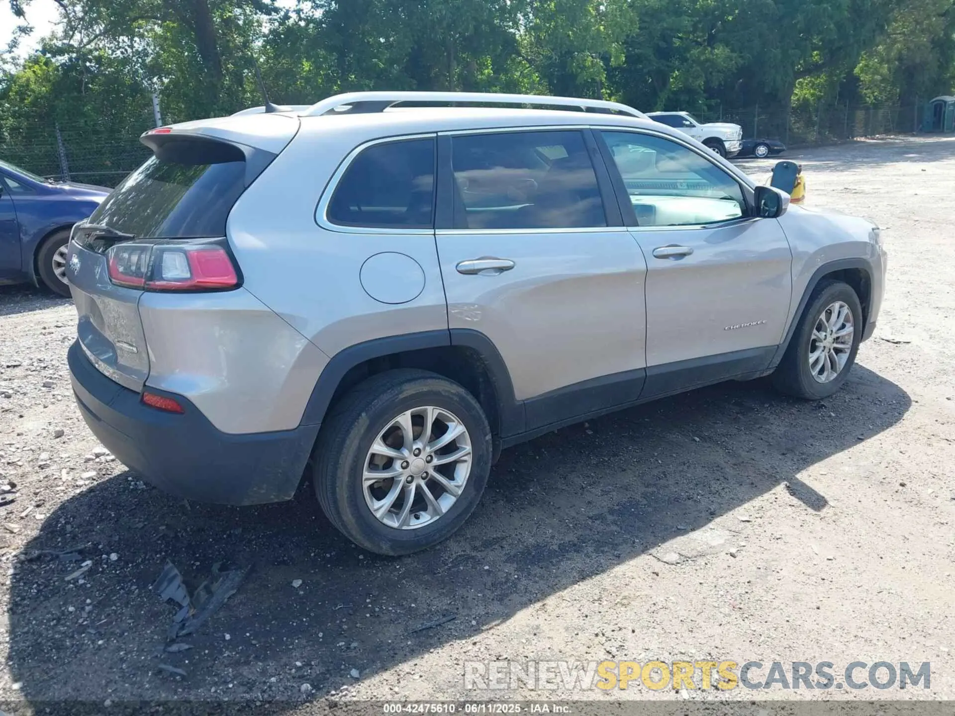 4 Photograph of a damaged car 1C4PJLCB6KD220278 JEEP CHEROKEE 2019