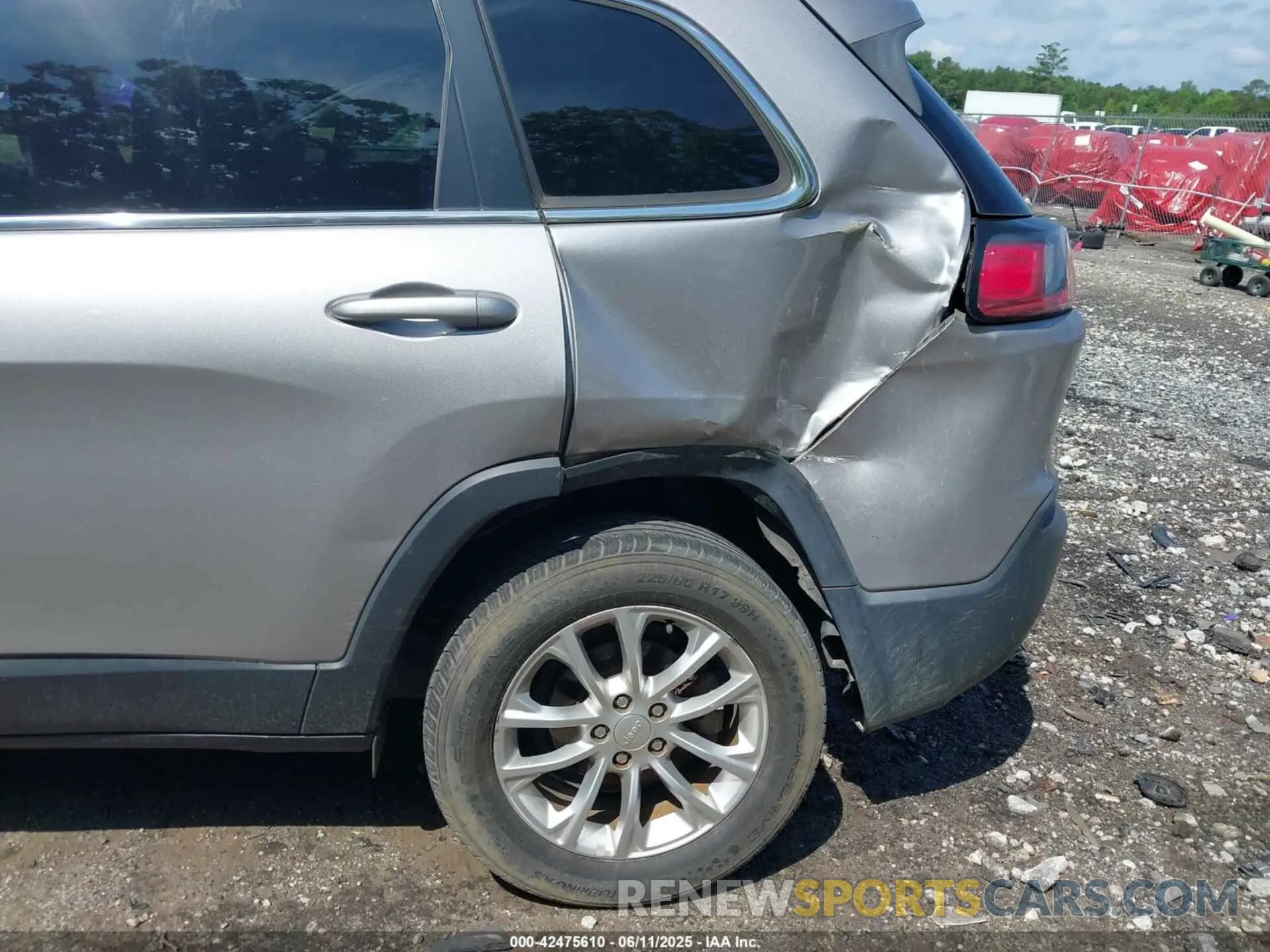 6 Photograph of a damaged car 1C4PJLCB6KD220278 JEEP CHEROKEE 2019