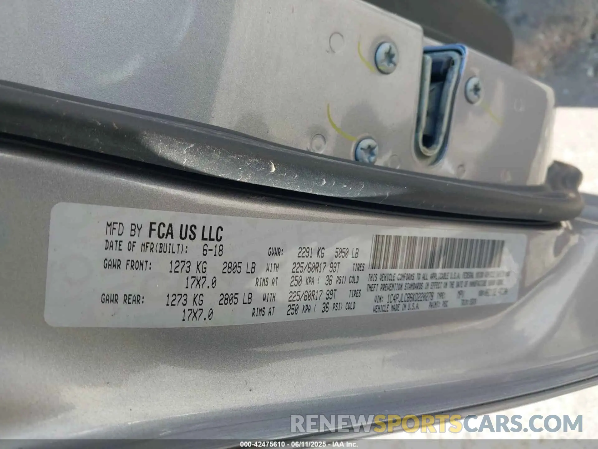 9 Photograph of a damaged car 1C4PJLCB6KD220278 JEEP CHEROKEE 2019