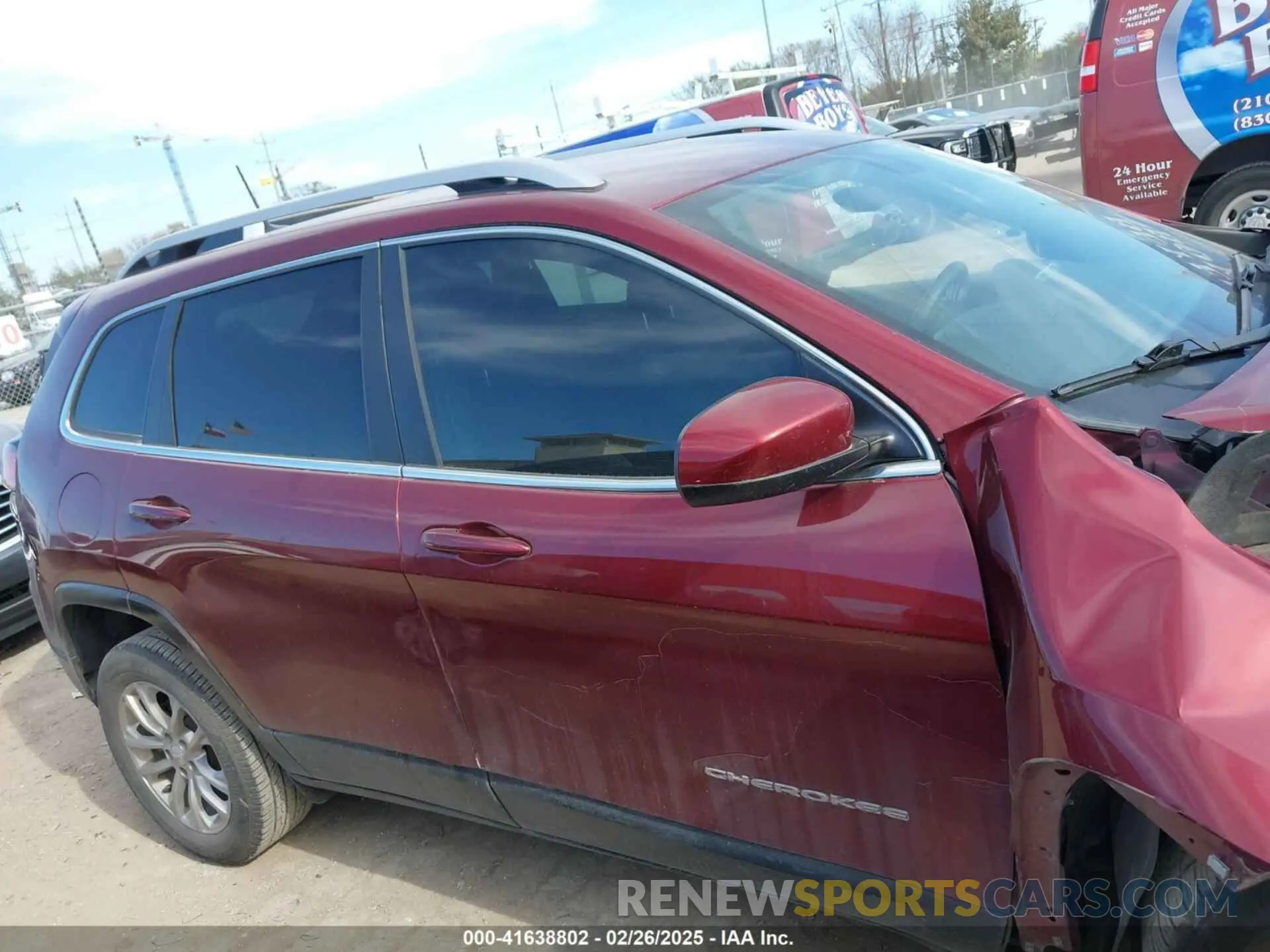 13 Photograph of a damaged car 1C4PJLCB6KD240787 JEEP CHEROKEE 2019