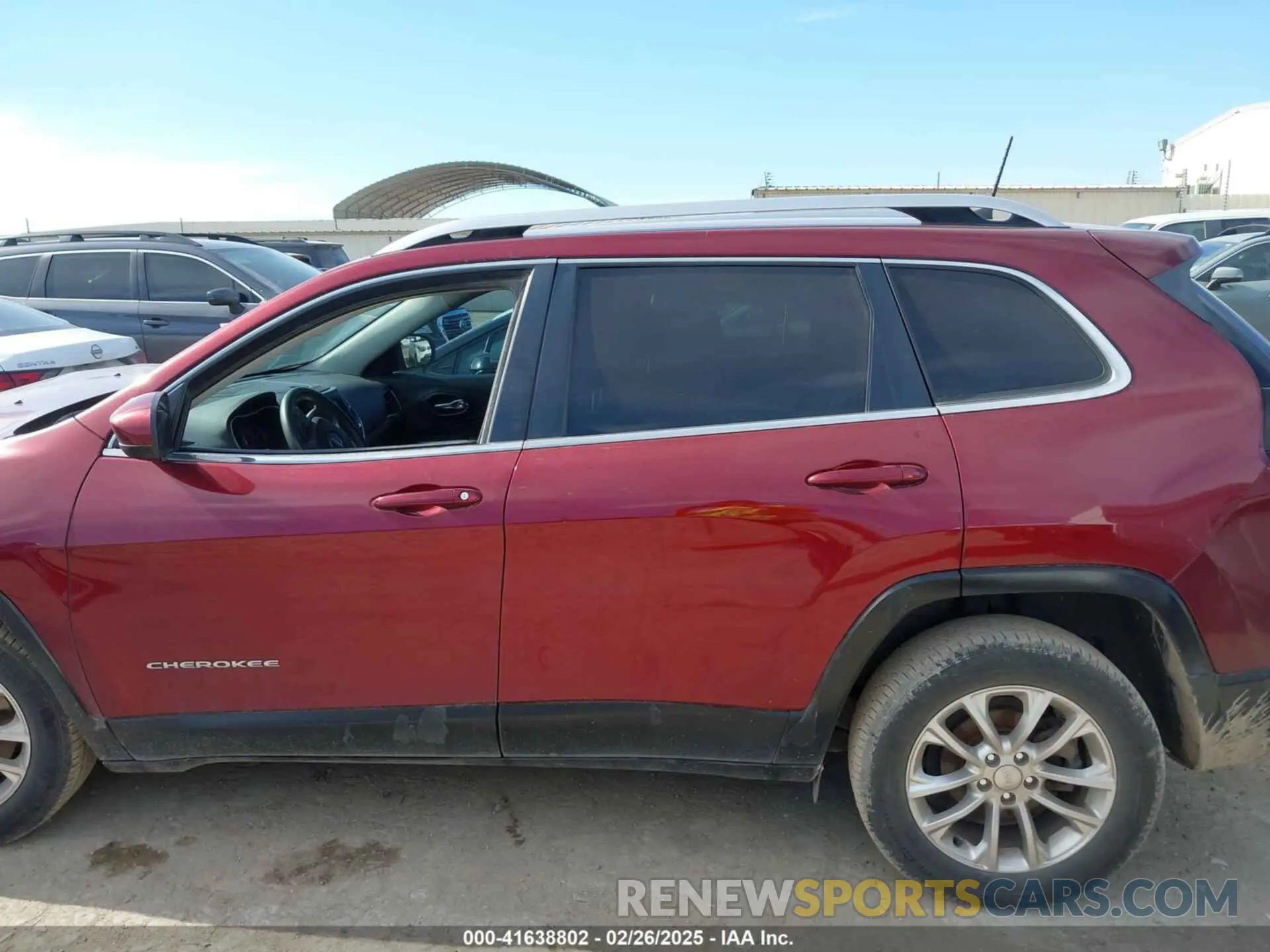 14 Photograph of a damaged car 1C4PJLCB6KD240787 JEEP CHEROKEE 2019