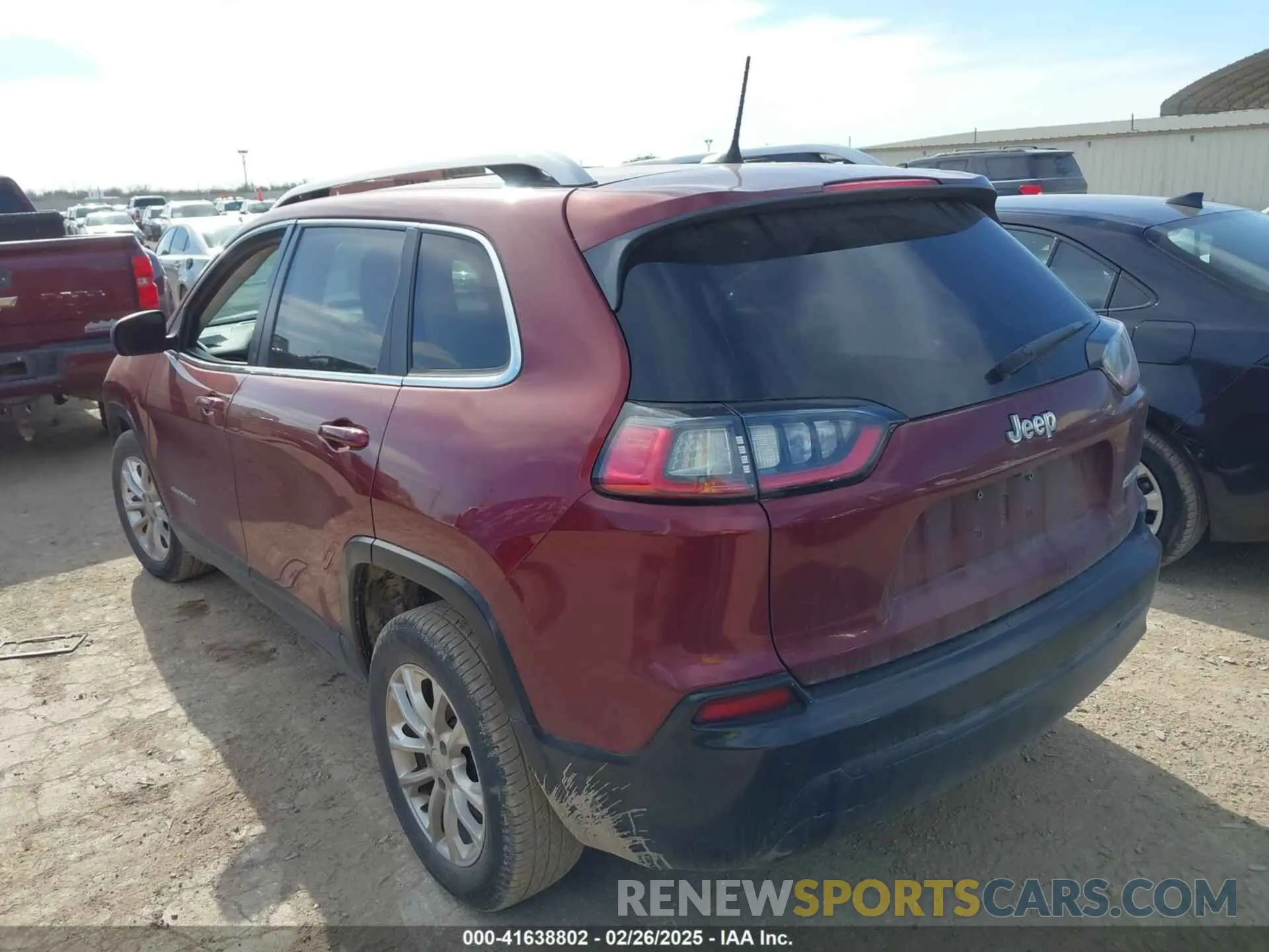 3 Photograph of a damaged car 1C4PJLCB6KD240787 JEEP CHEROKEE 2019