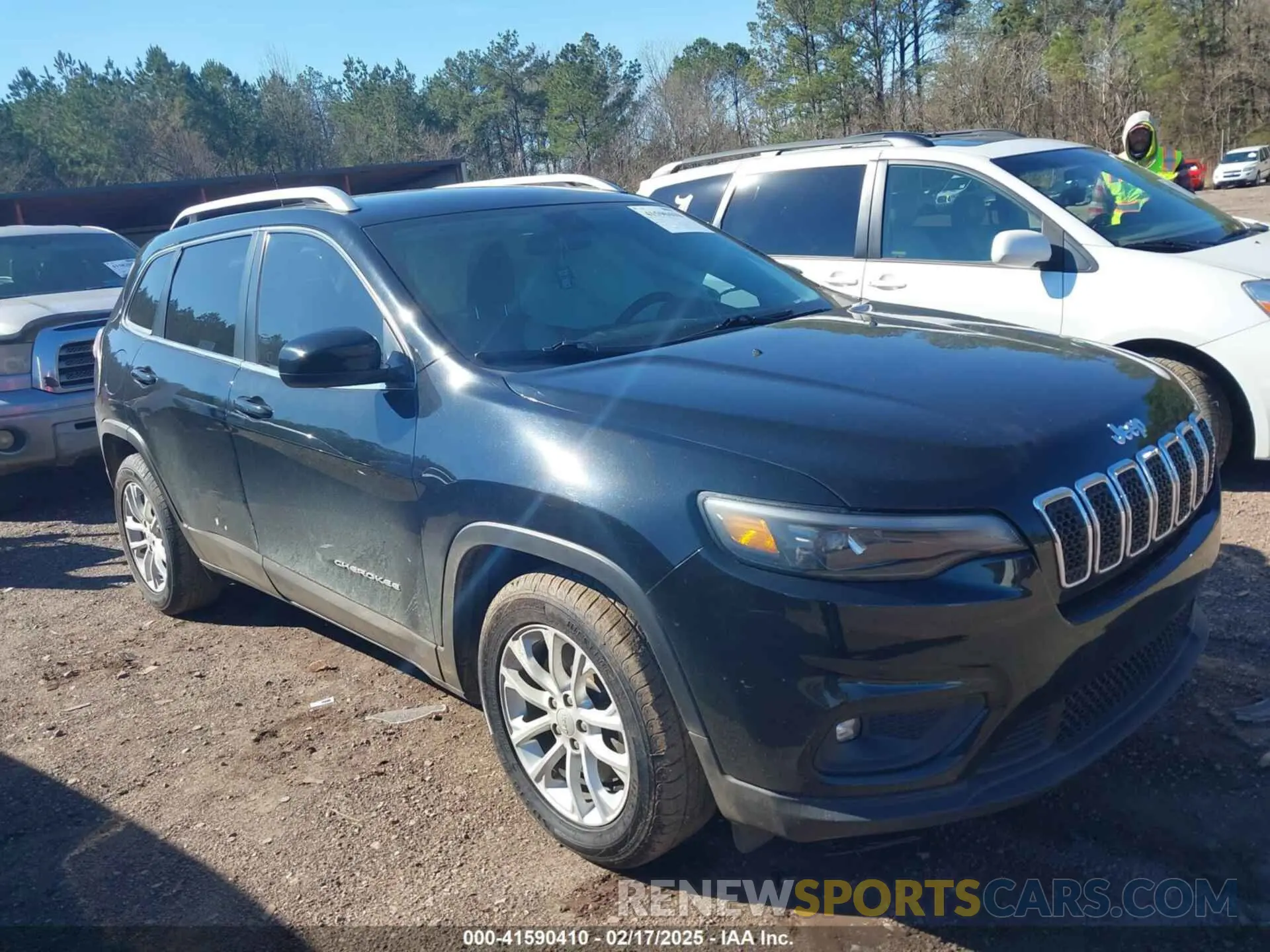 1 Photograph of a damaged car 1C4PJLCB6KD373310 JEEP CHEROKEE 2019