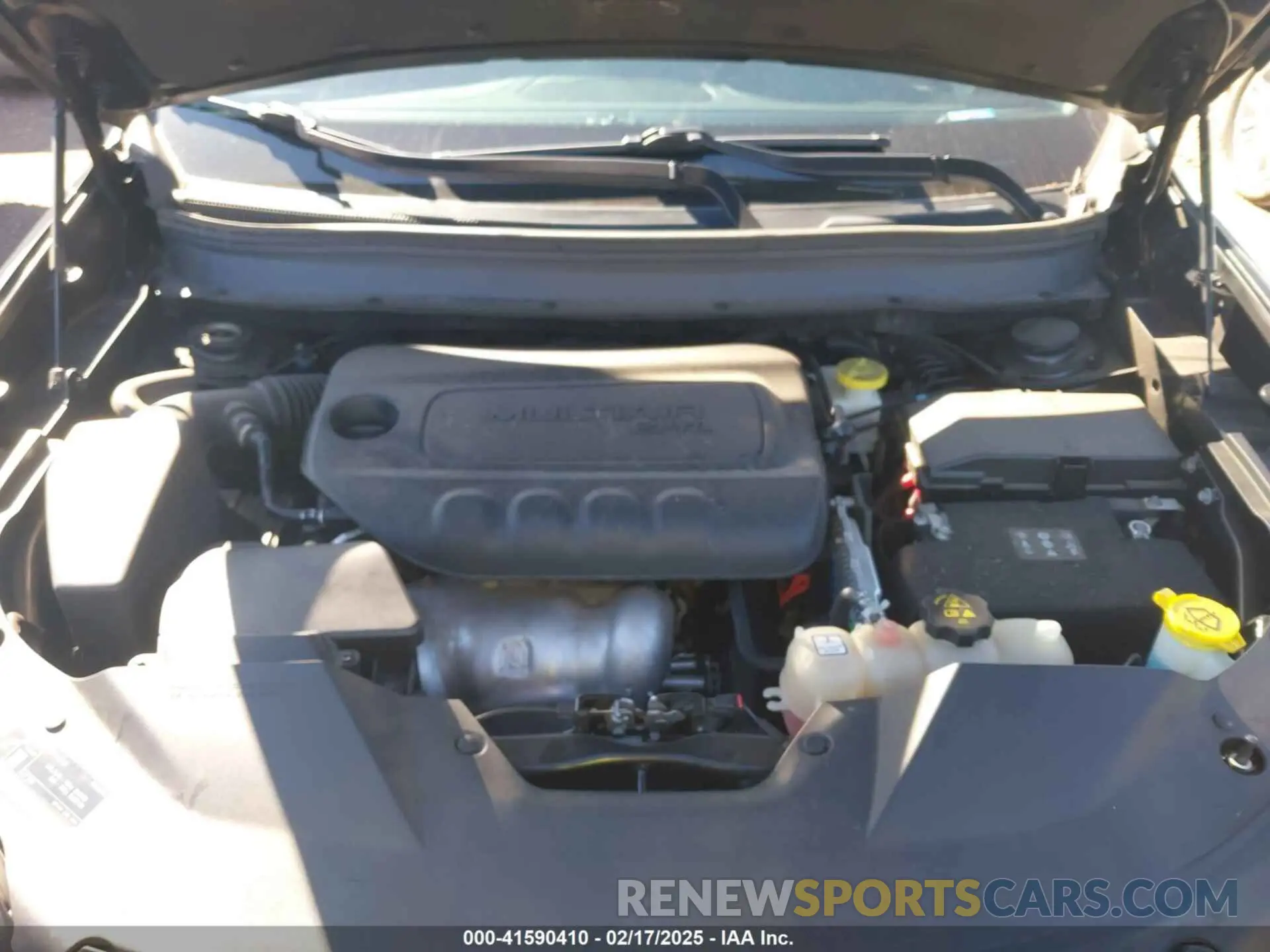 10 Photograph of a damaged car 1C4PJLCB6KD373310 JEEP CHEROKEE 2019