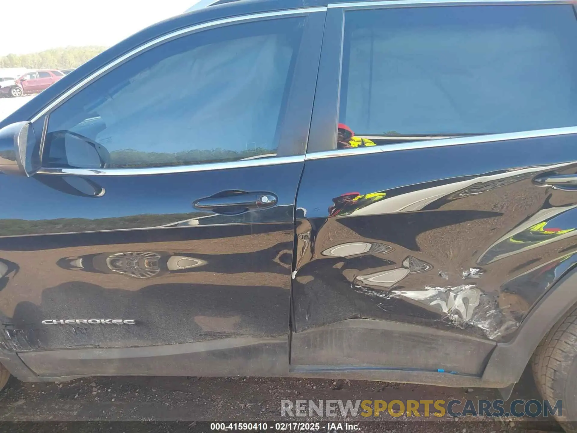 14 Photograph of a damaged car 1C4PJLCB6KD373310 JEEP CHEROKEE 2019