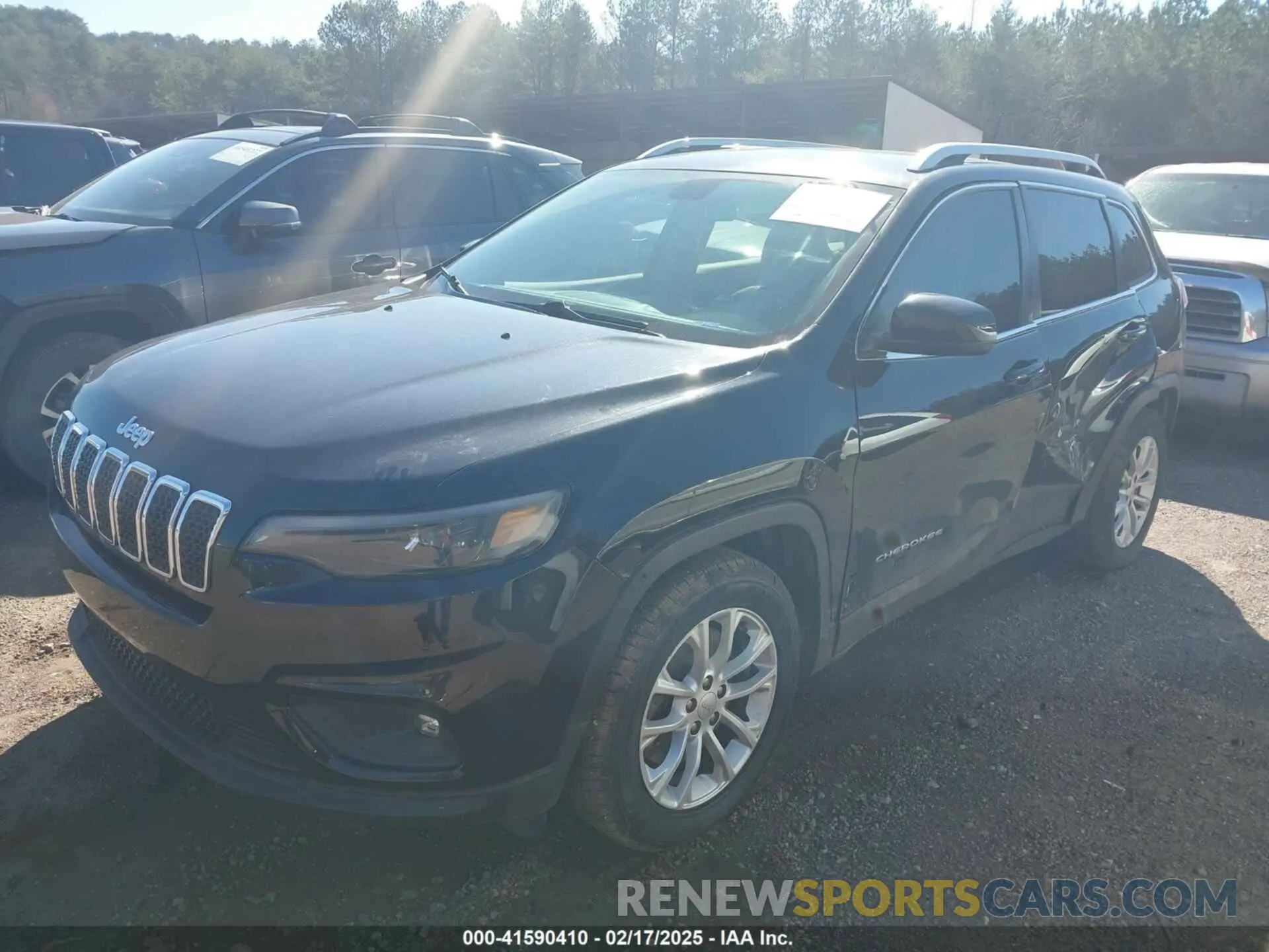 2 Photograph of a damaged car 1C4PJLCB6KD373310 JEEP CHEROKEE 2019