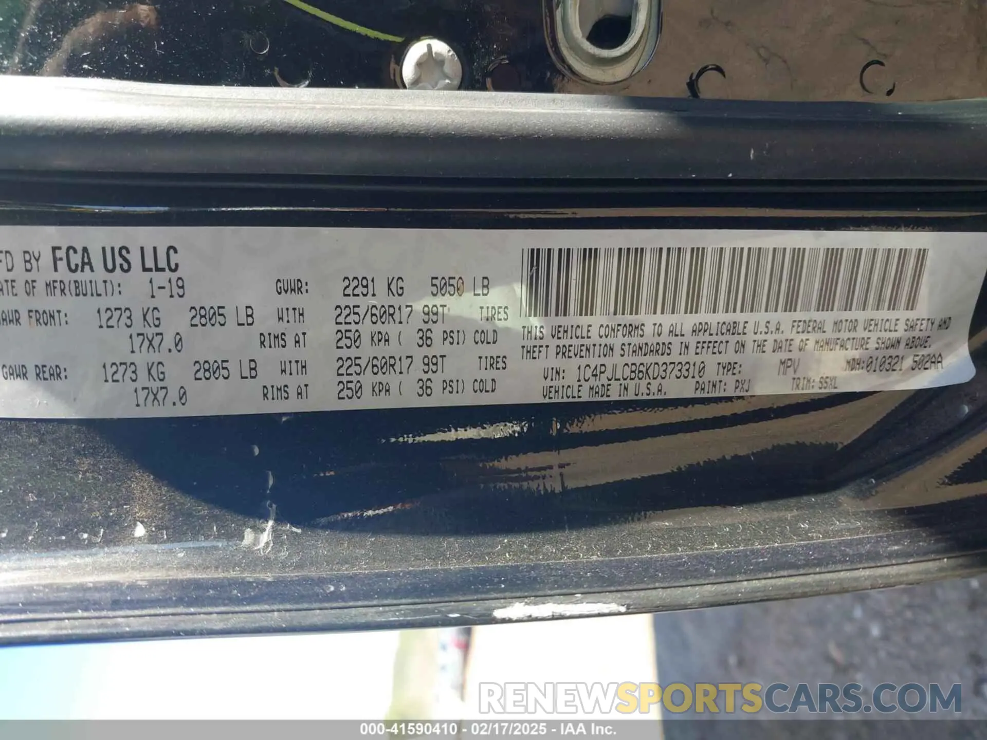 9 Photograph of a damaged car 1C4PJLCB6KD373310 JEEP CHEROKEE 2019
