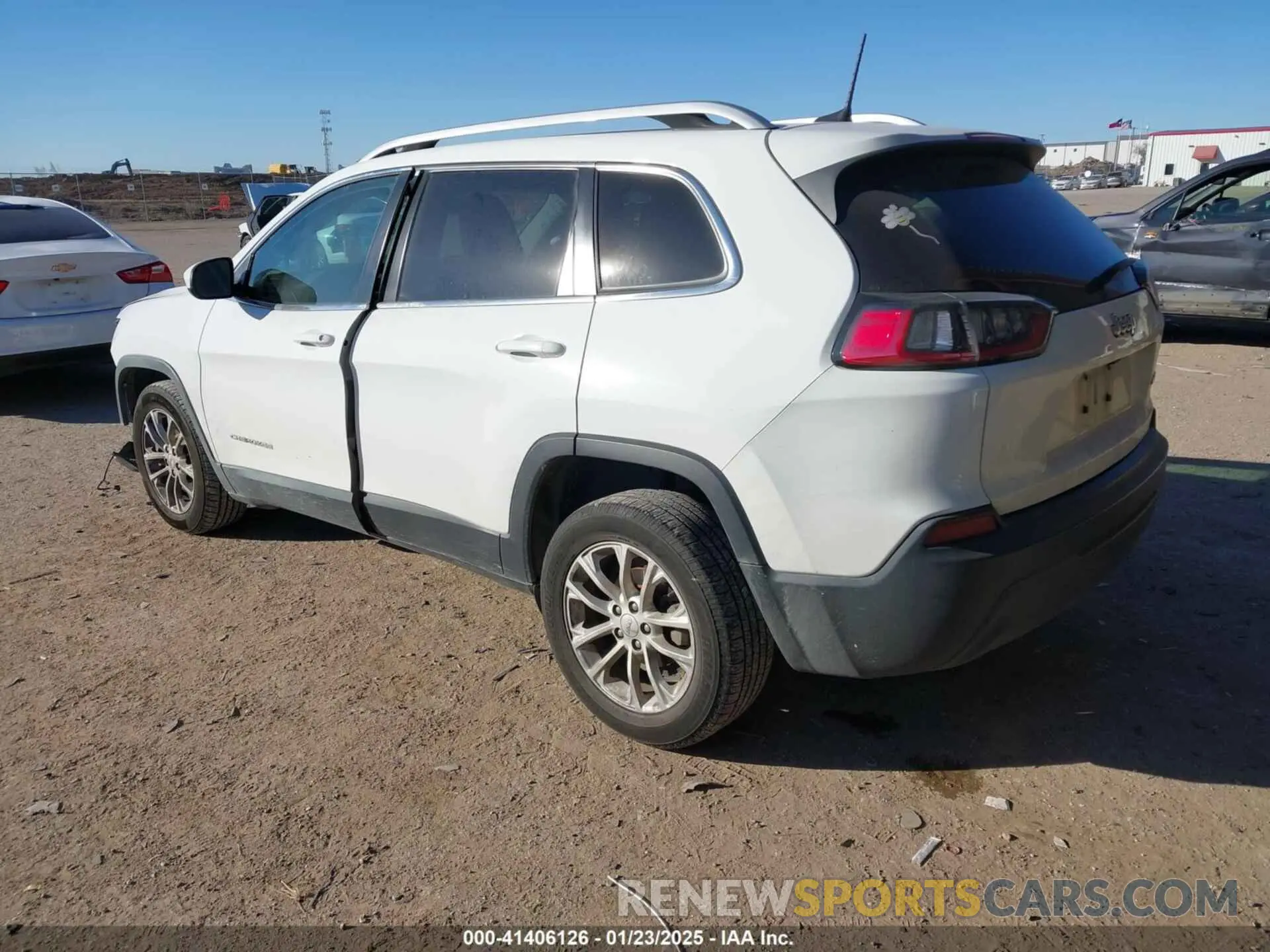 3 Photograph of a damaged car 1C4PJLCB6KD373470 JEEP CHEROKEE 2019