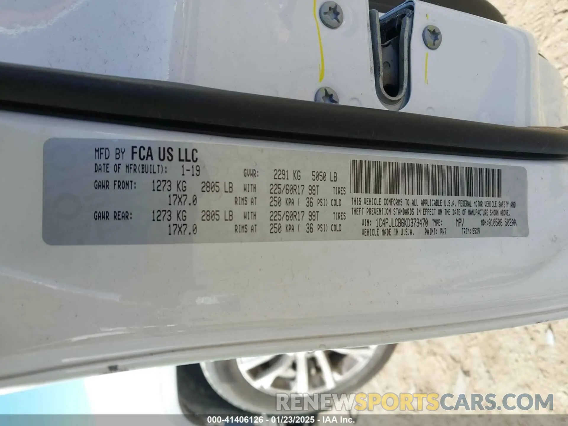9 Photograph of a damaged car 1C4PJLCB6KD373470 JEEP CHEROKEE 2019
