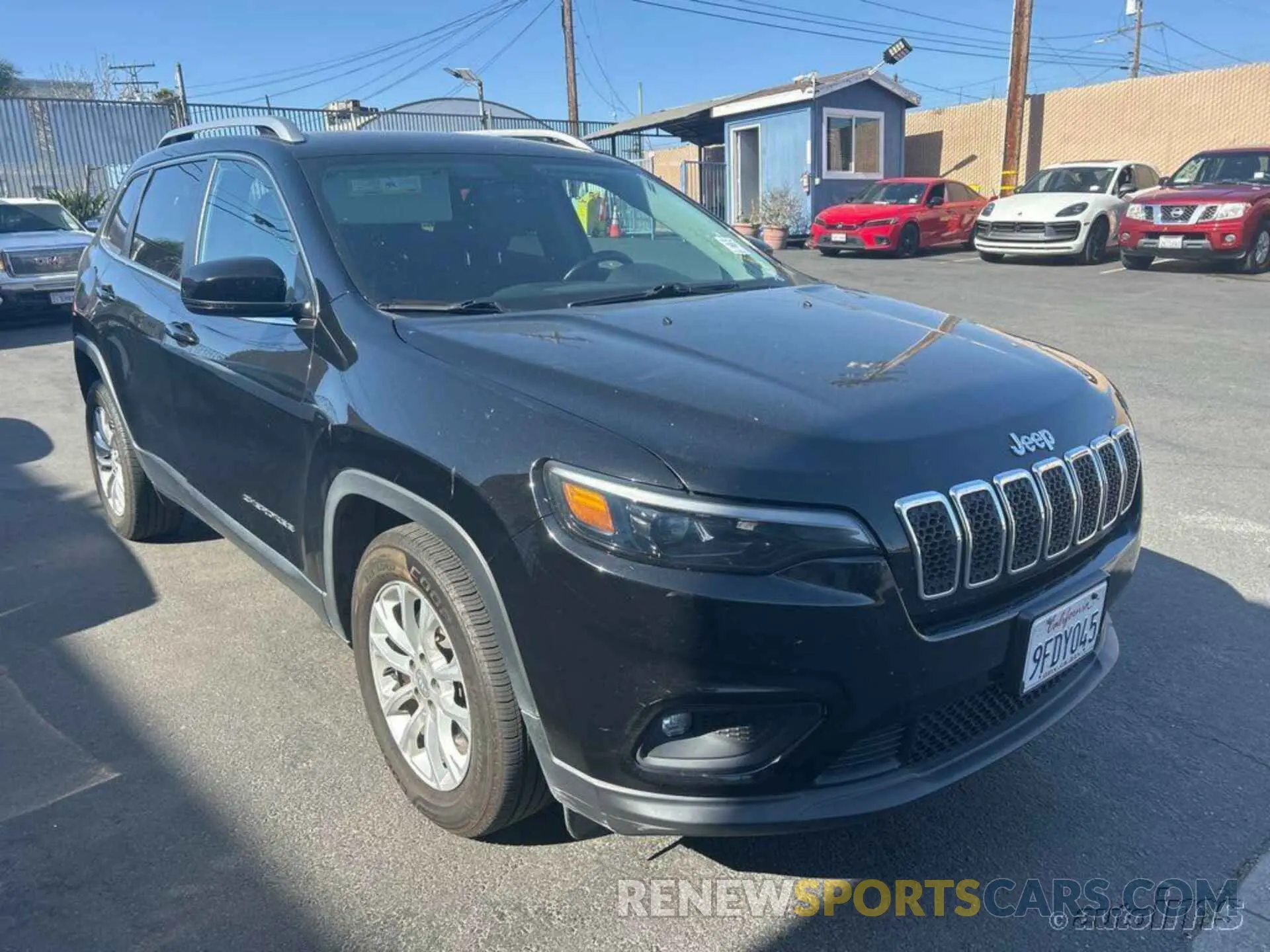 10 Photograph of a damaged car 1C4PJLCB6KD376370 JEEP CHEROKEE 2019