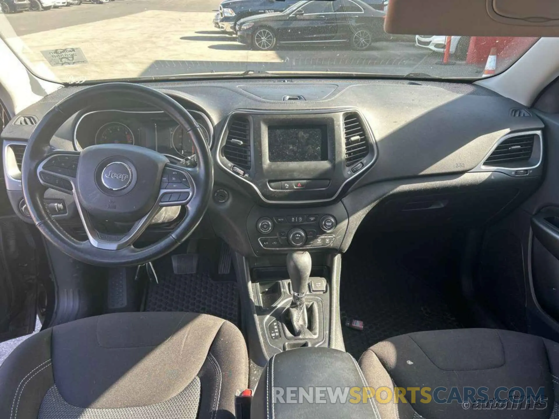 15 Photograph of a damaged car 1C4PJLCB6KD376370 JEEP CHEROKEE 2019