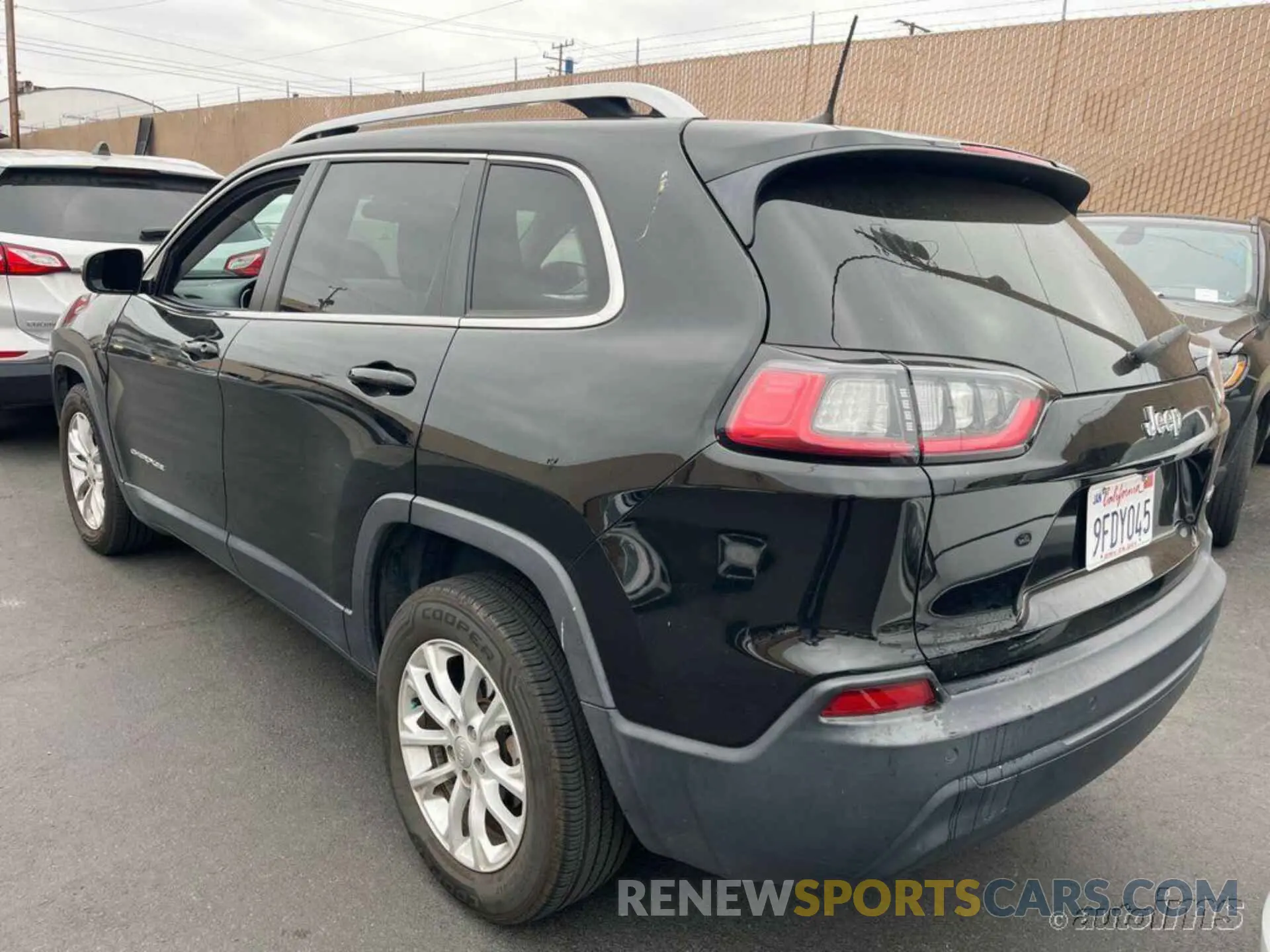 3 Photograph of a damaged car 1C4PJLCB6KD376370 JEEP CHEROKEE 2019