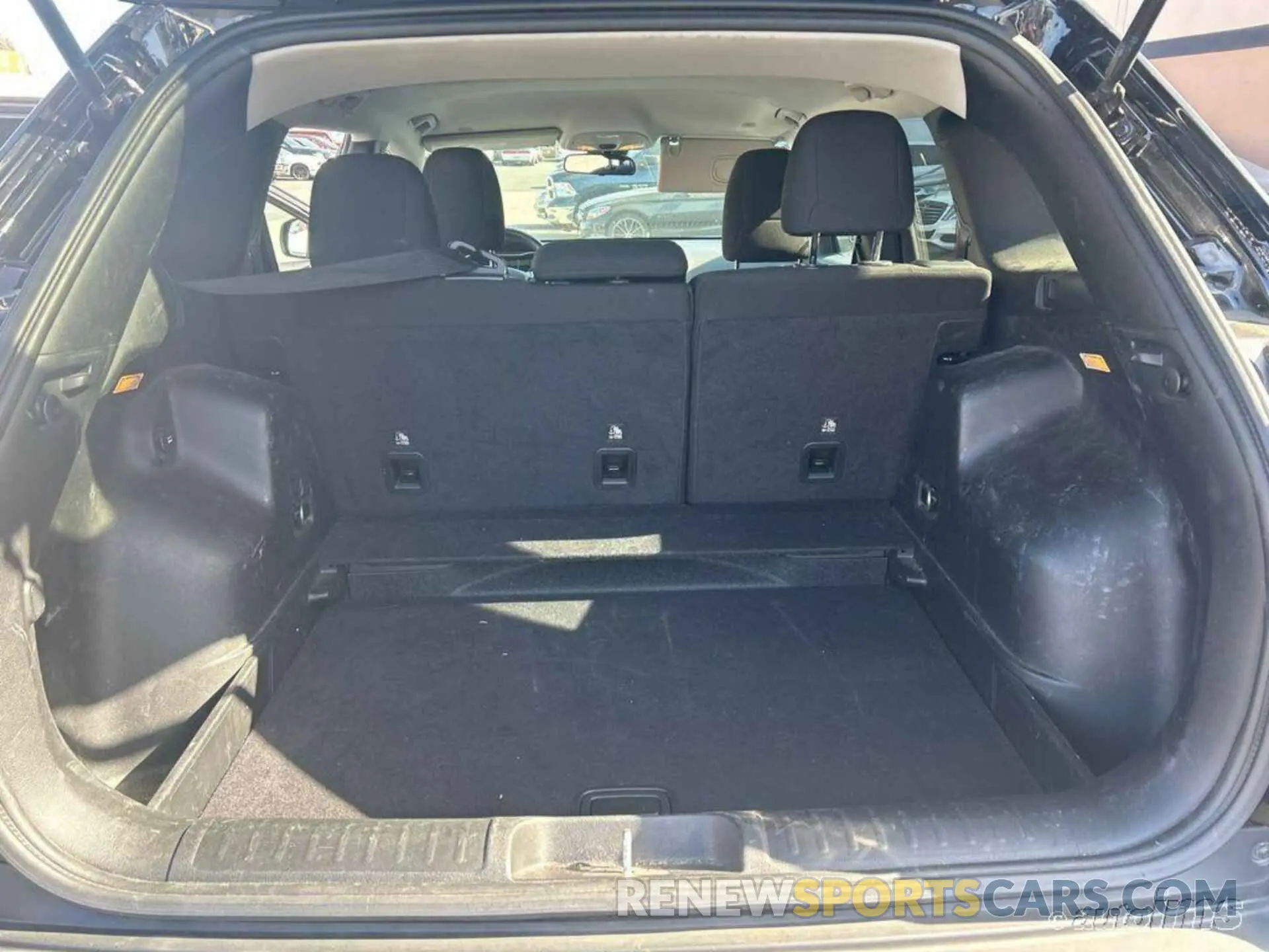 6 Photograph of a damaged car 1C4PJLCB6KD376370 JEEP CHEROKEE 2019