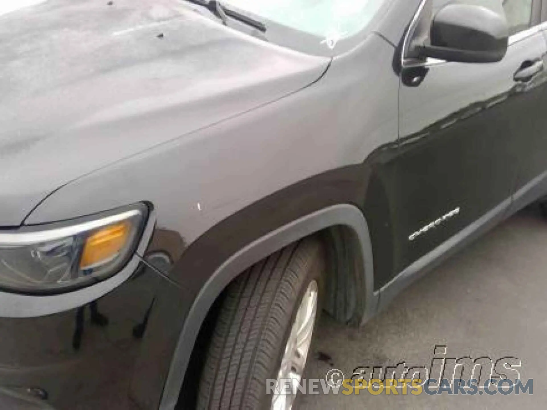 8 Photograph of a damaged car 1C4PJLCB6KD376370 JEEP CHEROKEE 2019