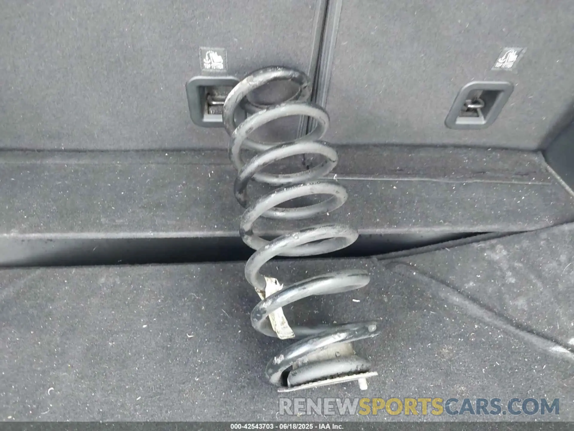 12 Photograph of a damaged car 1C4PJLCB6KD454677 JEEP CHEROKEE 2019