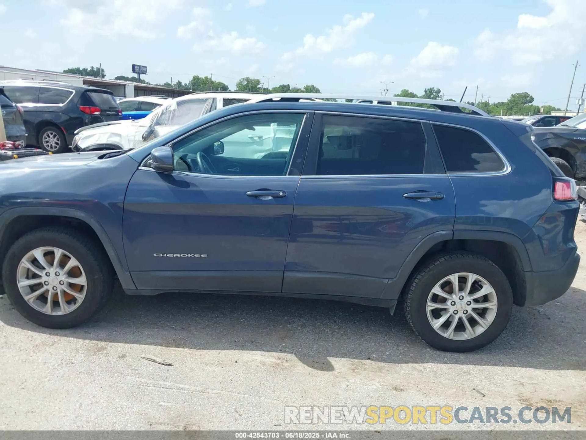15 Photograph of a damaged car 1C4PJLCB6KD454677 JEEP CHEROKEE 2019