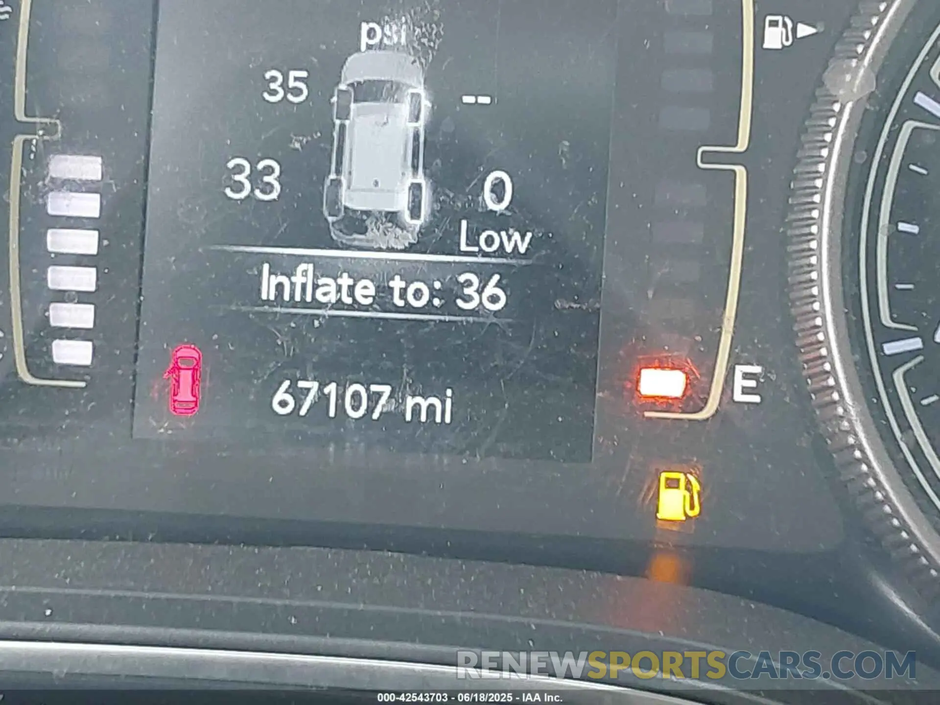 16 Photograph of a damaged car 1C4PJLCB6KD454677 JEEP CHEROKEE 2019