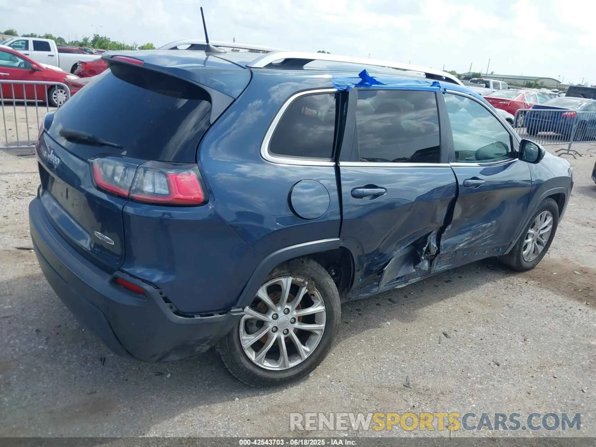 4 Photograph of a damaged car 1C4PJLCB6KD454677 JEEP CHEROKEE 2019