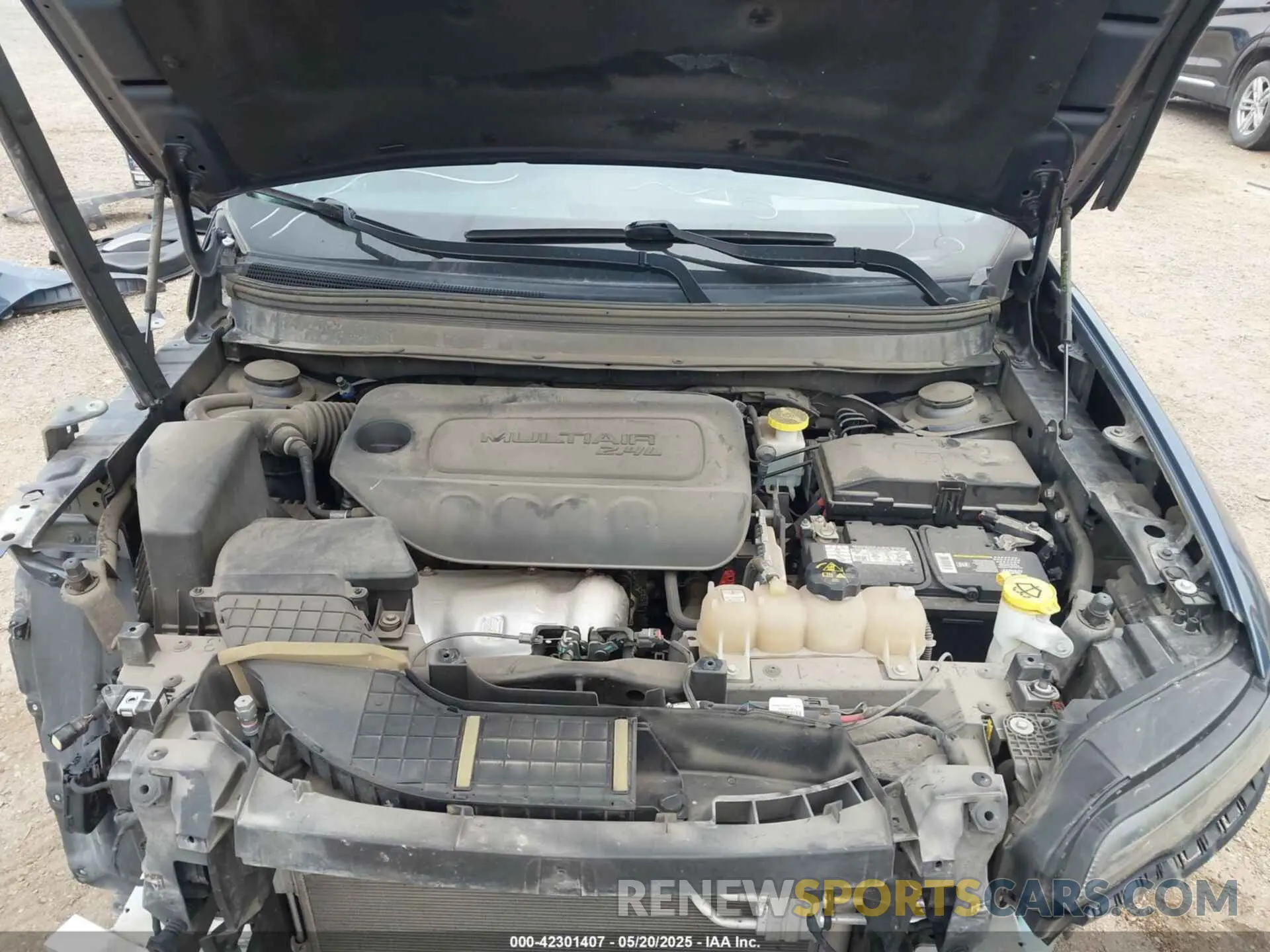10 Photograph of a damaged car 1C4PJLCB6KD466795 JEEP CHEROKEE 2019