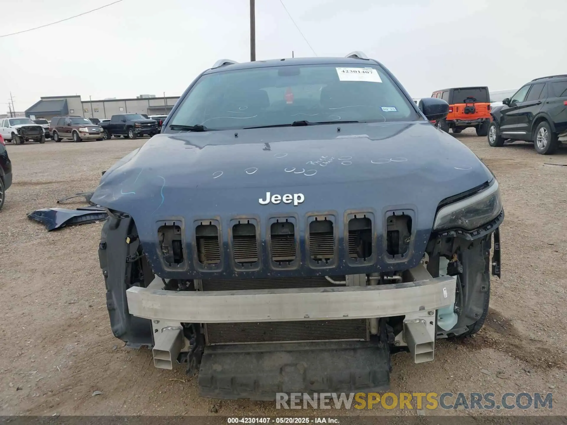13 Photograph of a damaged car 1C4PJLCB6KD466795 JEEP CHEROKEE 2019