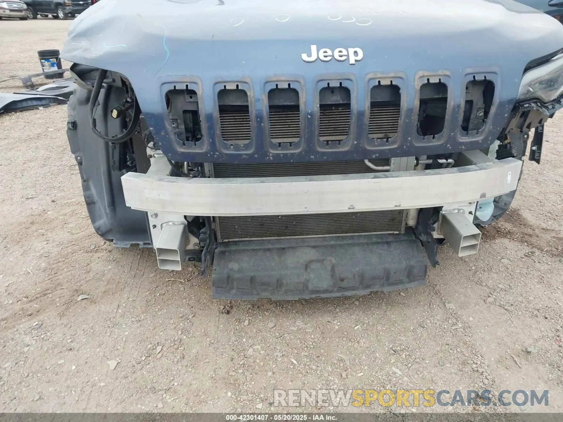 19 Photograph of a damaged car 1C4PJLCB6KD466795 JEEP CHEROKEE 2019