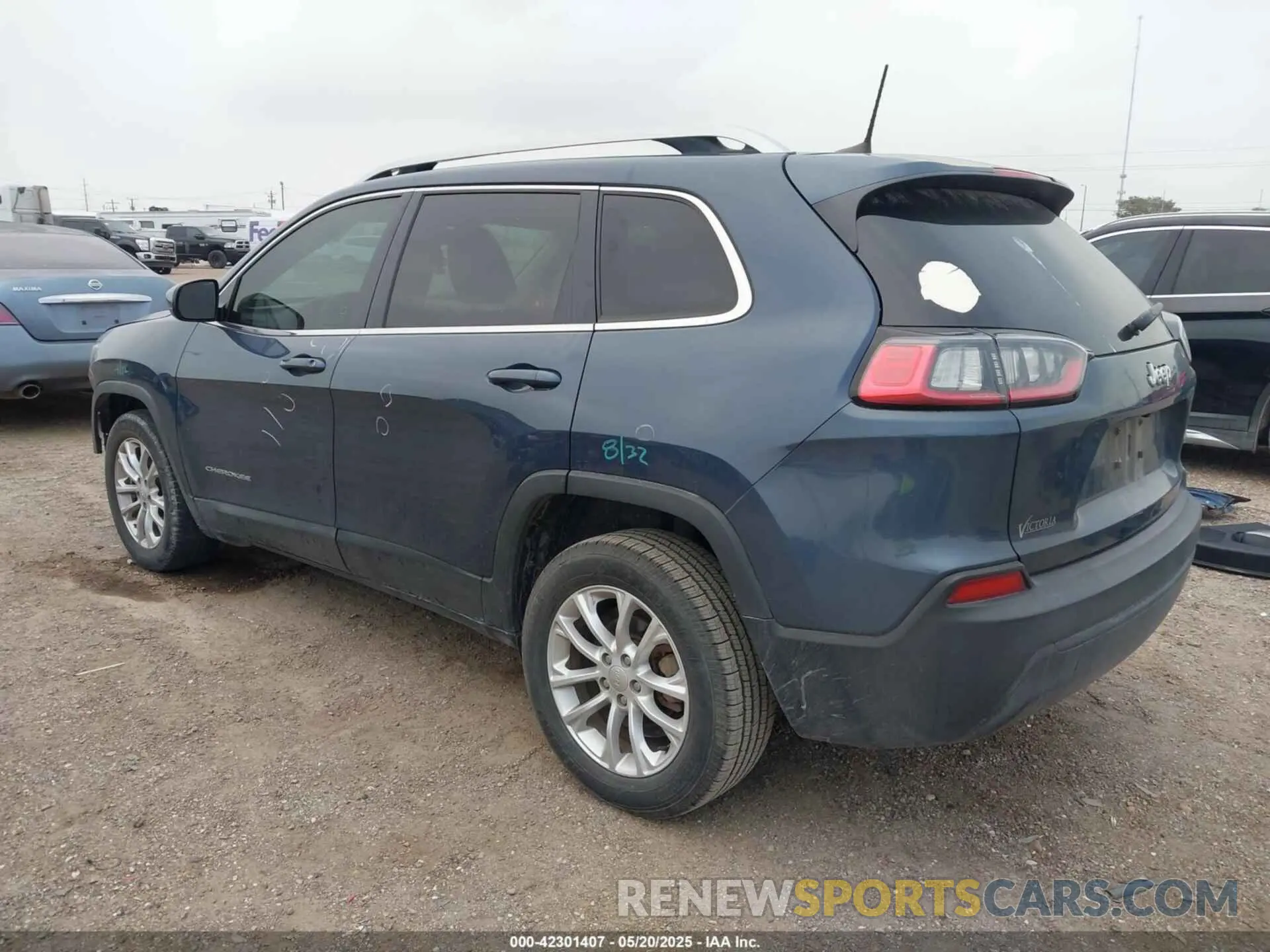 3 Photograph of a damaged car 1C4PJLCB6KD466795 JEEP CHEROKEE 2019