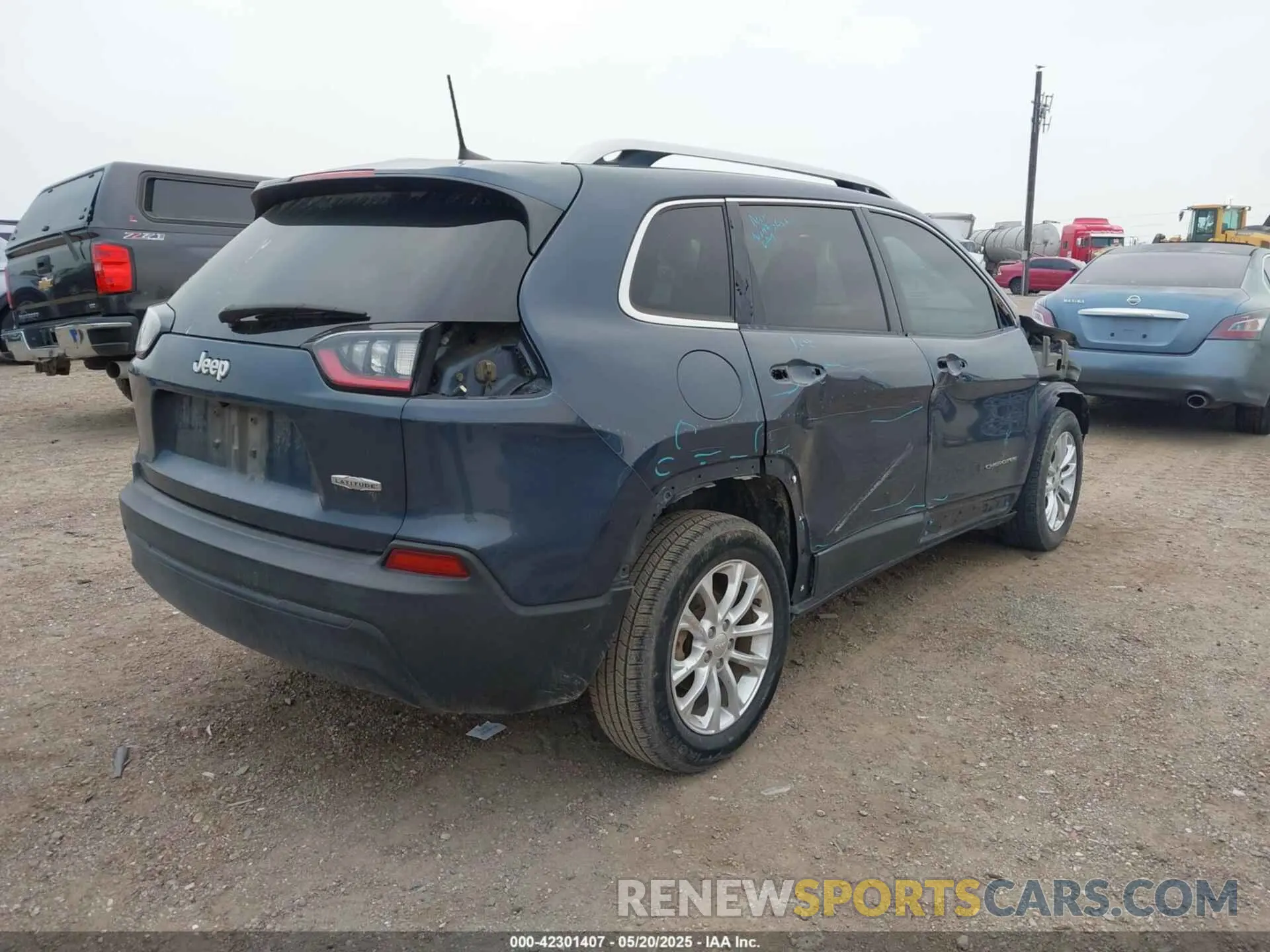 4 Photograph of a damaged car 1C4PJLCB6KD466795 JEEP CHEROKEE 2019