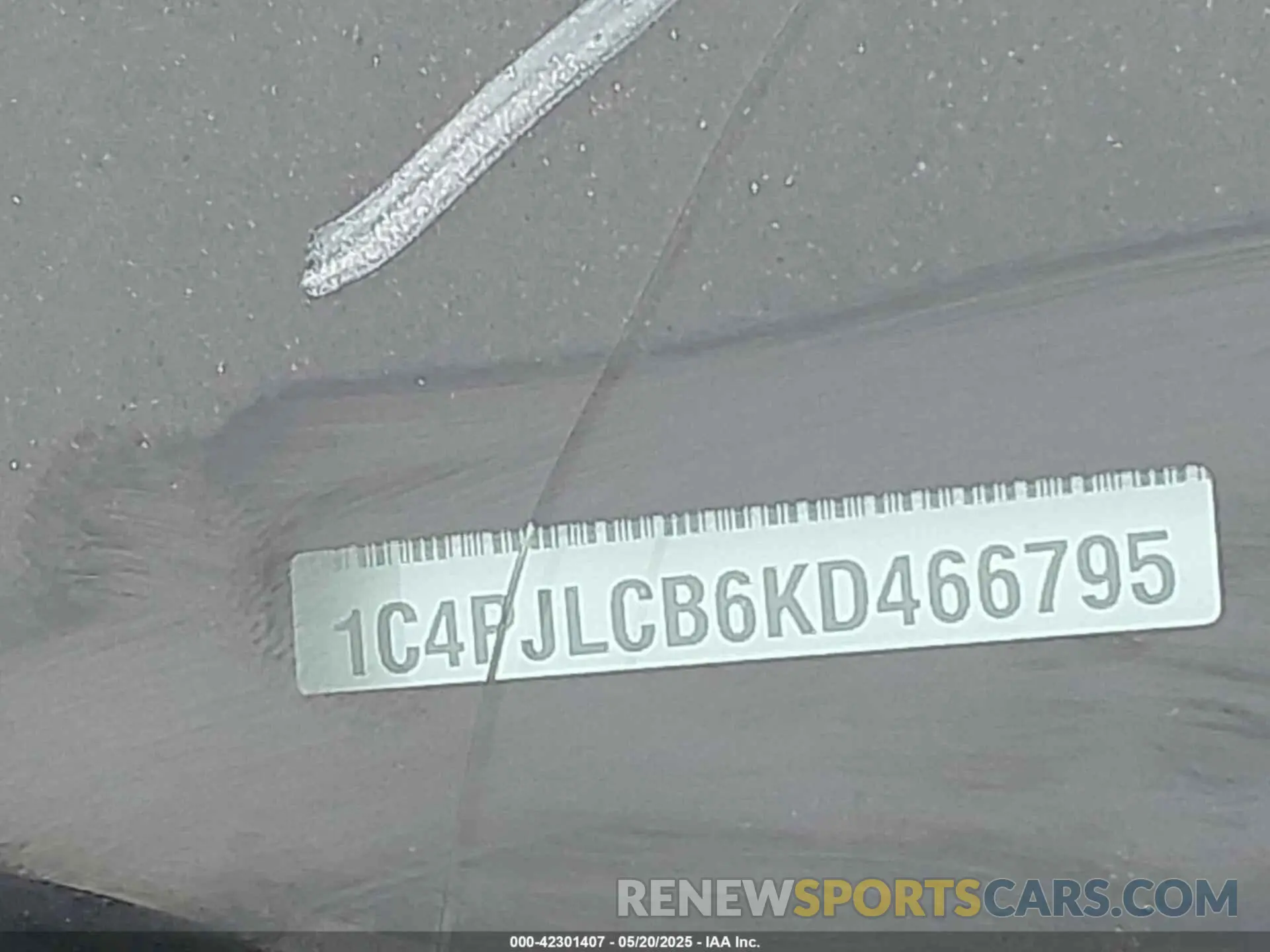 9 Photograph of a damaged car 1C4PJLCB6KD466795 JEEP CHEROKEE 2019
