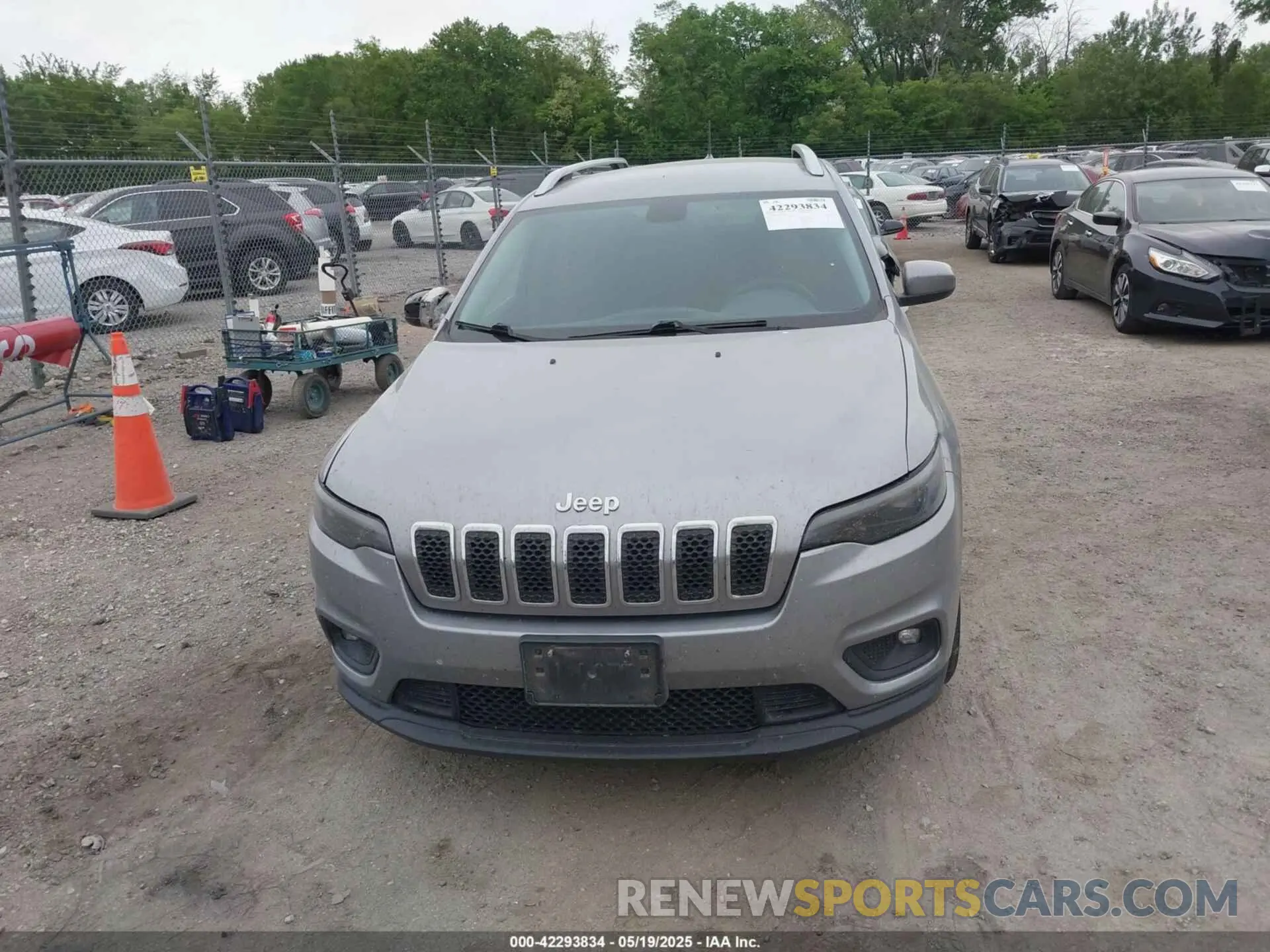 12 Photograph of a damaged car 1C4PJLCB7KD325637 JEEP CHEROKEE 2019