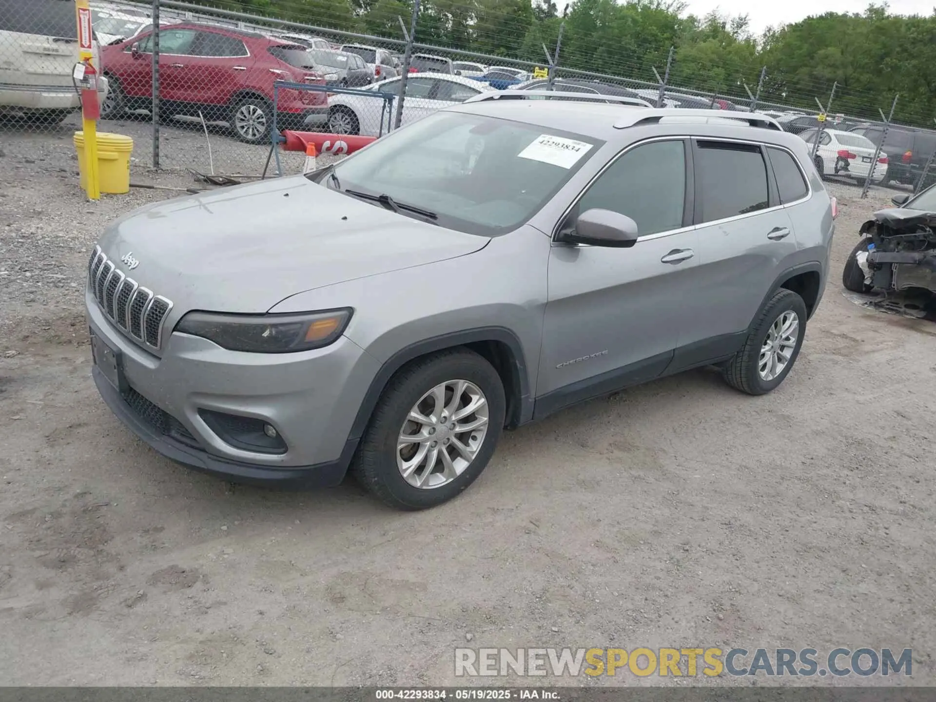 2 Photograph of a damaged car 1C4PJLCB7KD325637 JEEP CHEROKEE 2019