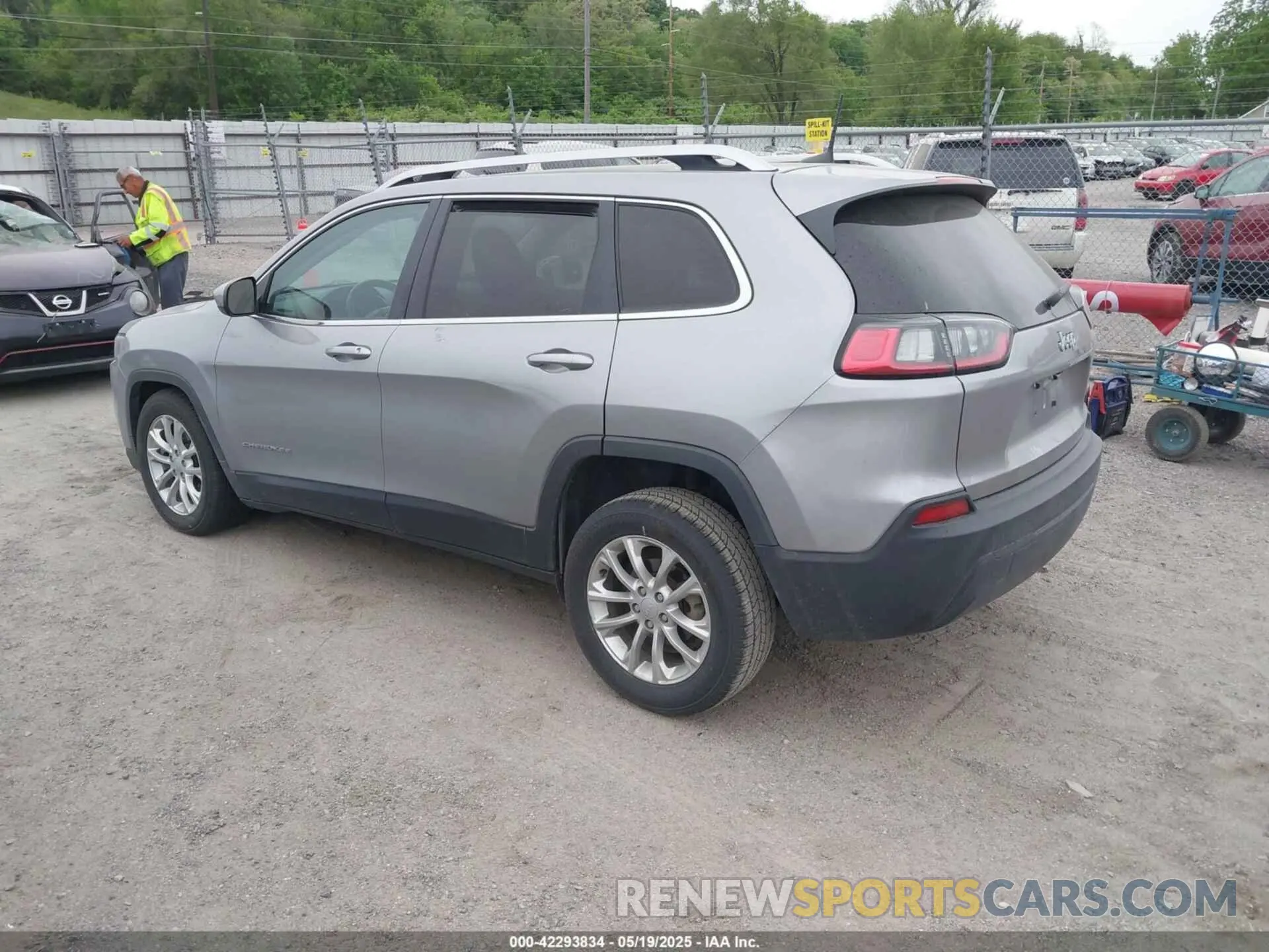 3 Photograph of a damaged car 1C4PJLCB7KD325637 JEEP CHEROKEE 2019