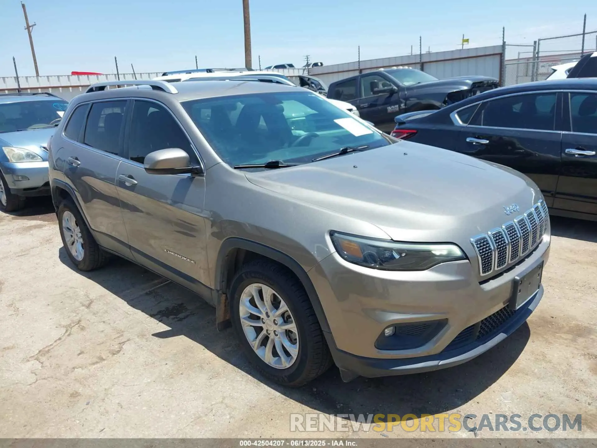 1 Photograph of a damaged car 1C4PJLCB7KD365667 JEEP CHEROKEE 2019