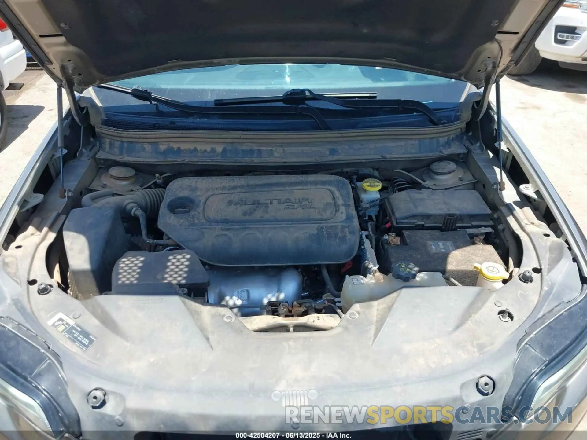 10 Photograph of a damaged car 1C4PJLCB7KD365667 JEEP CHEROKEE 2019