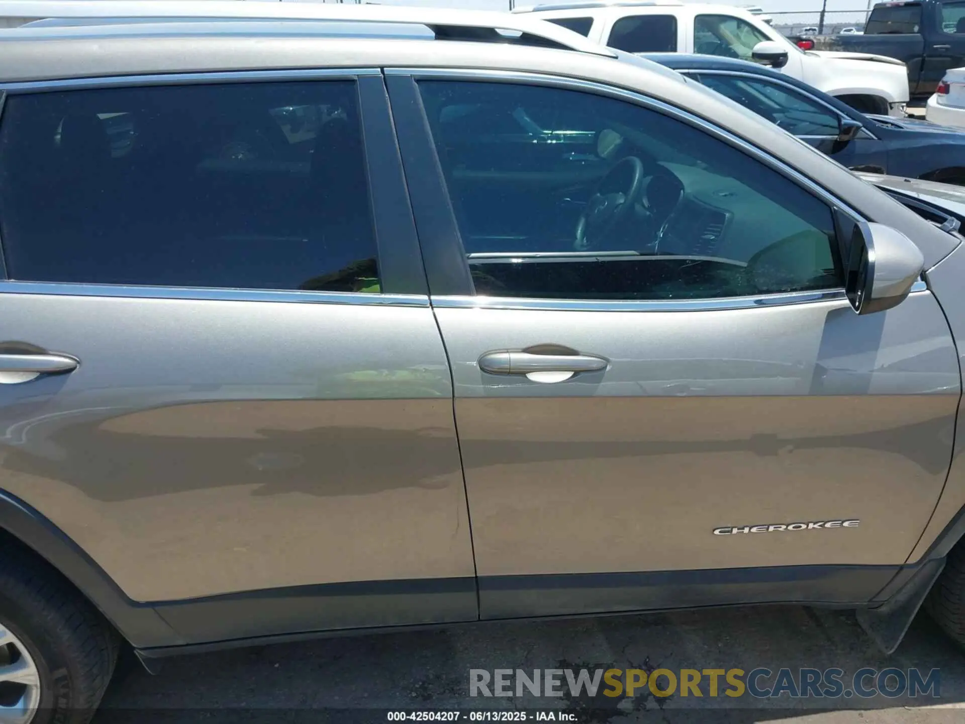 13 Photograph of a damaged car 1C4PJLCB7KD365667 JEEP CHEROKEE 2019